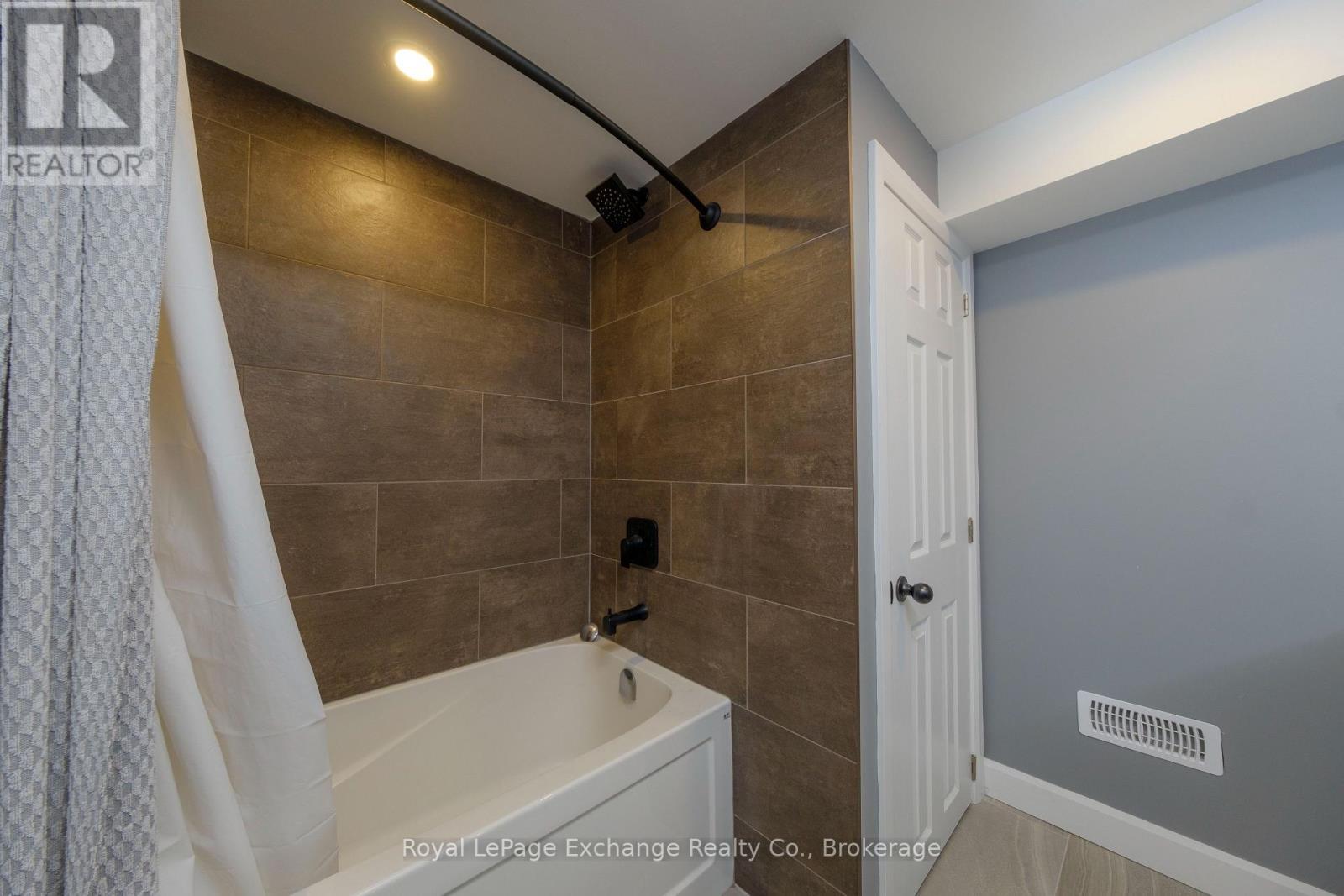 












391 7TH AVENUE E

,
Owen Sound,




Ontario
N4K2W8

