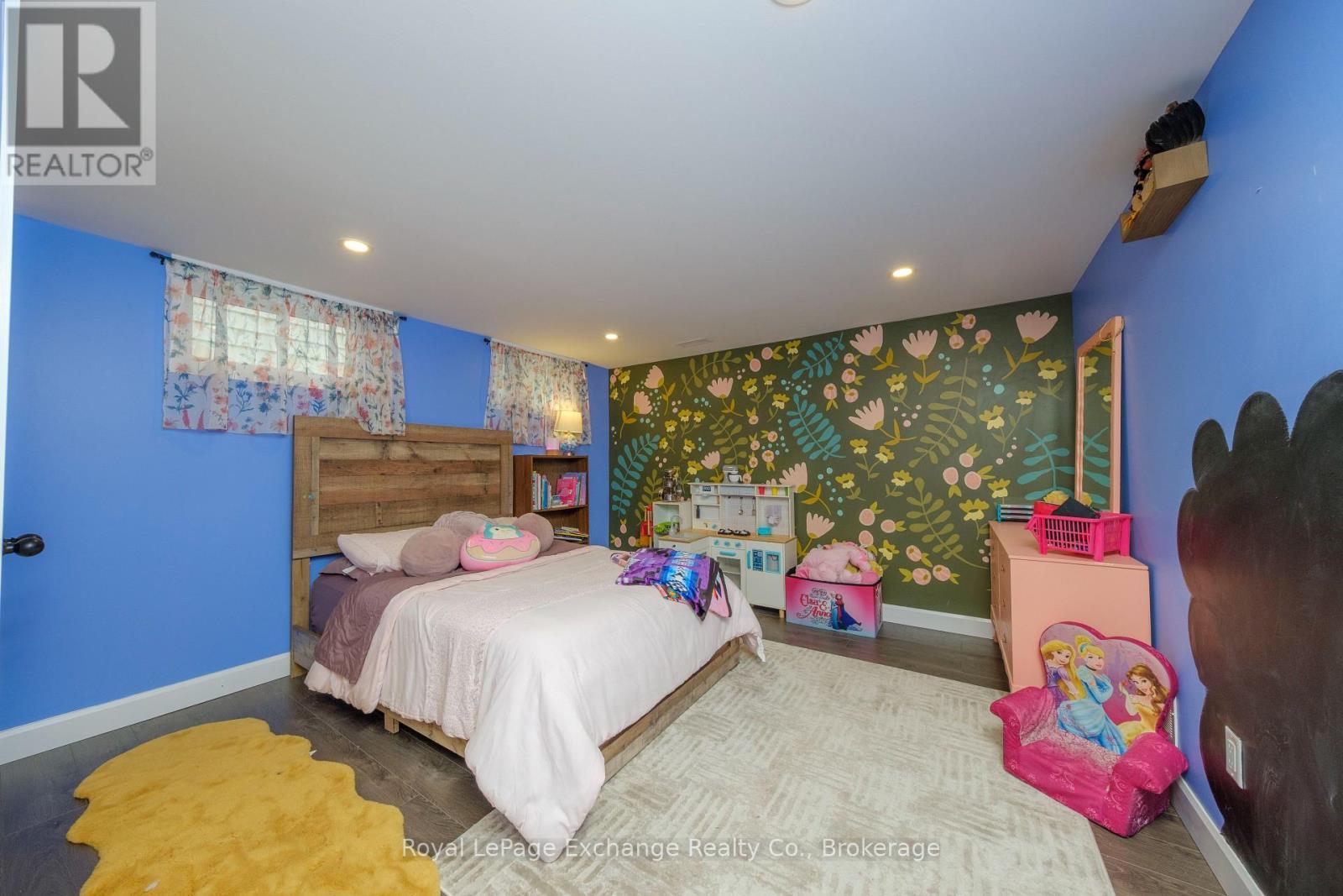 












391 7TH AVENUE E

,
Owen Sound,




Ontario
N4K2W8

