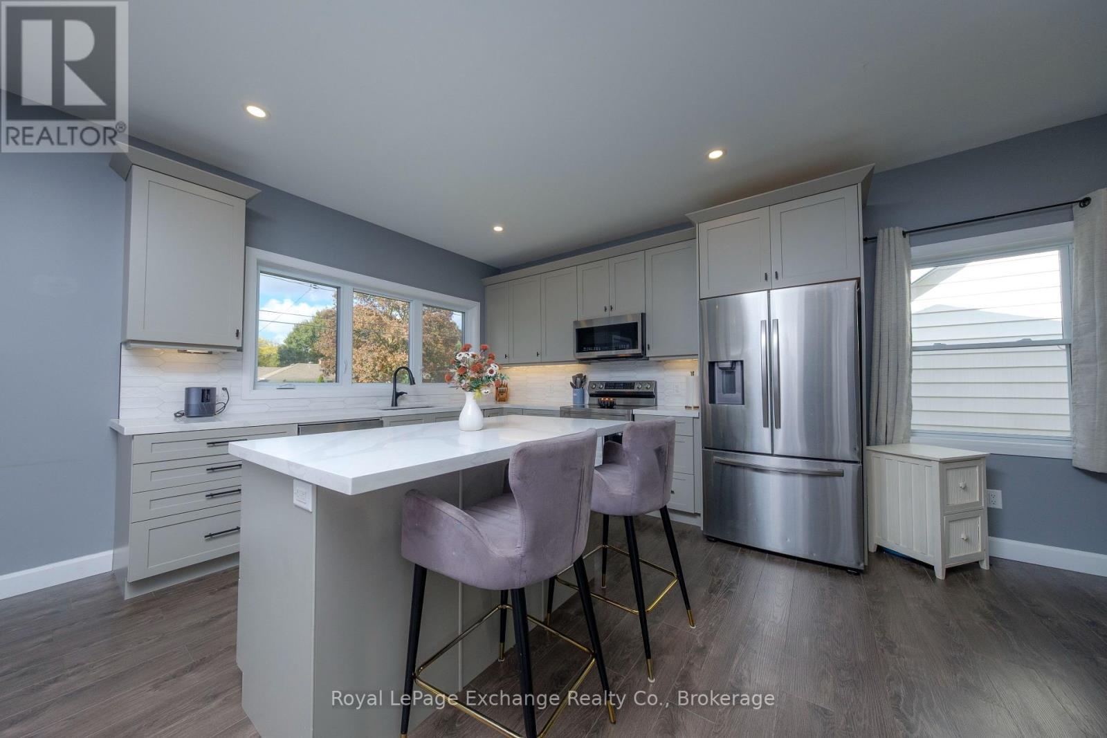 












391 7TH AVENUE E

,
Owen Sound,




Ontario
N4K2W8

