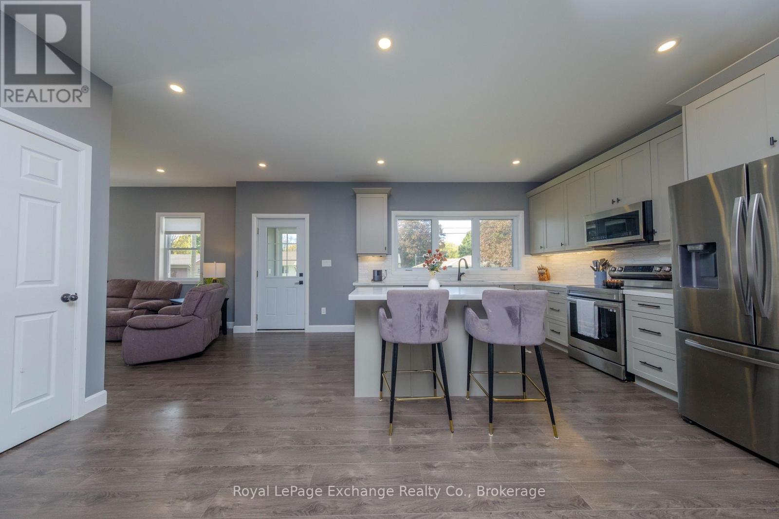 












391 7TH AVENUE E

,
Owen Sound,




Ontario
N4K2W8

