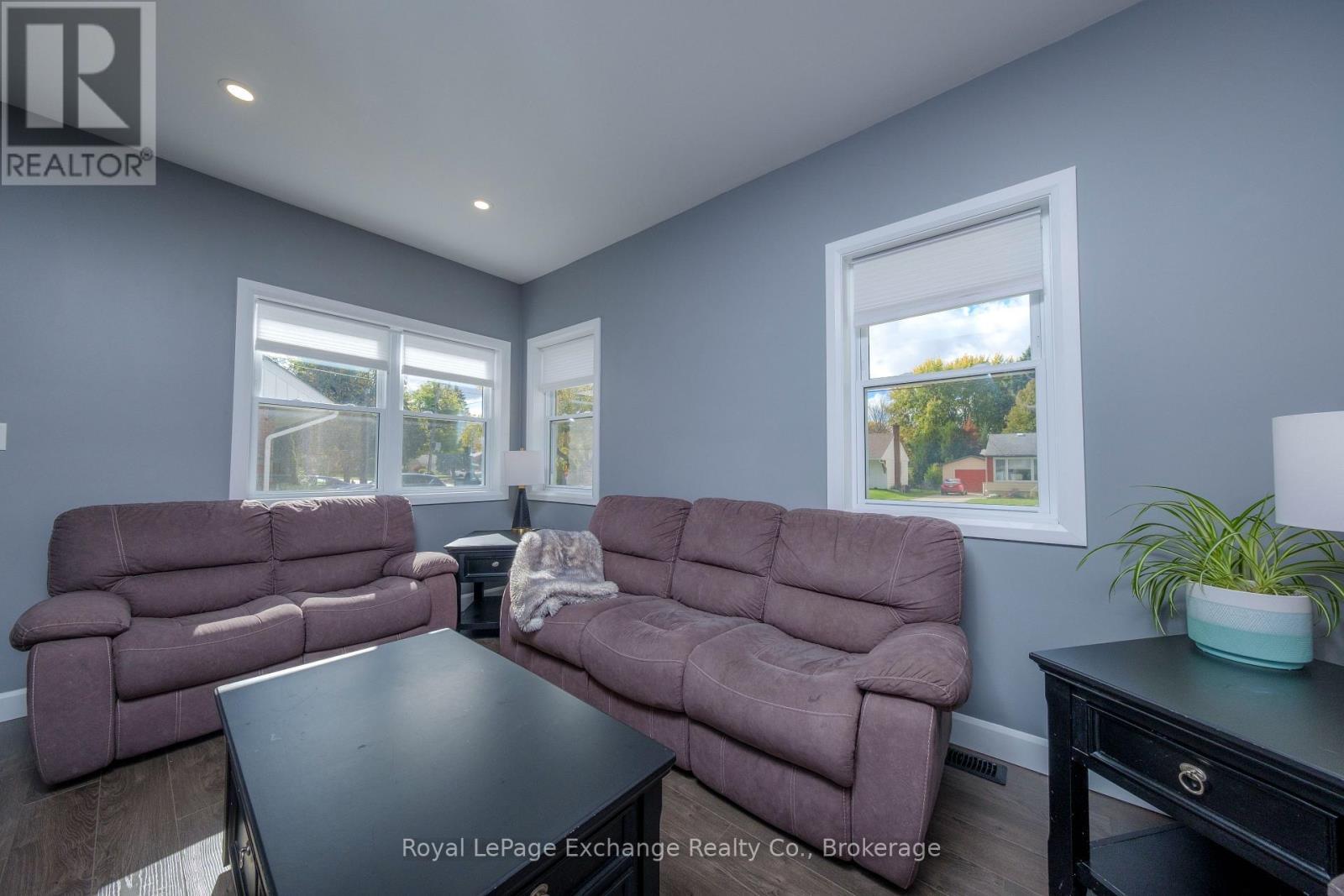 












391 7TH AVENUE E

,
Owen Sound,




Ontario
N4K2W8

