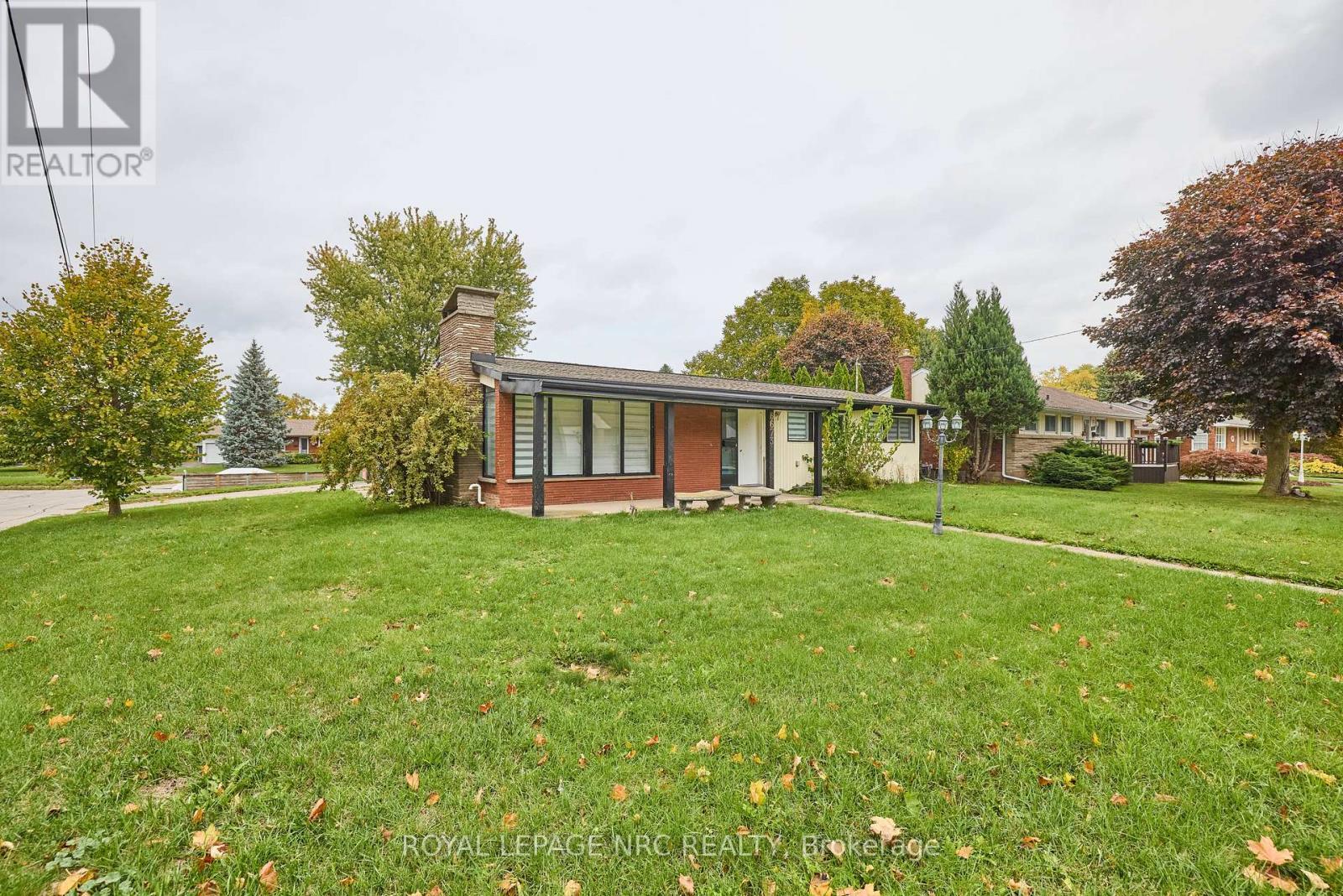 












6673 HUGGINS STREET

,
Niagara Falls (Stamford),




Ontario
L2J1H5

