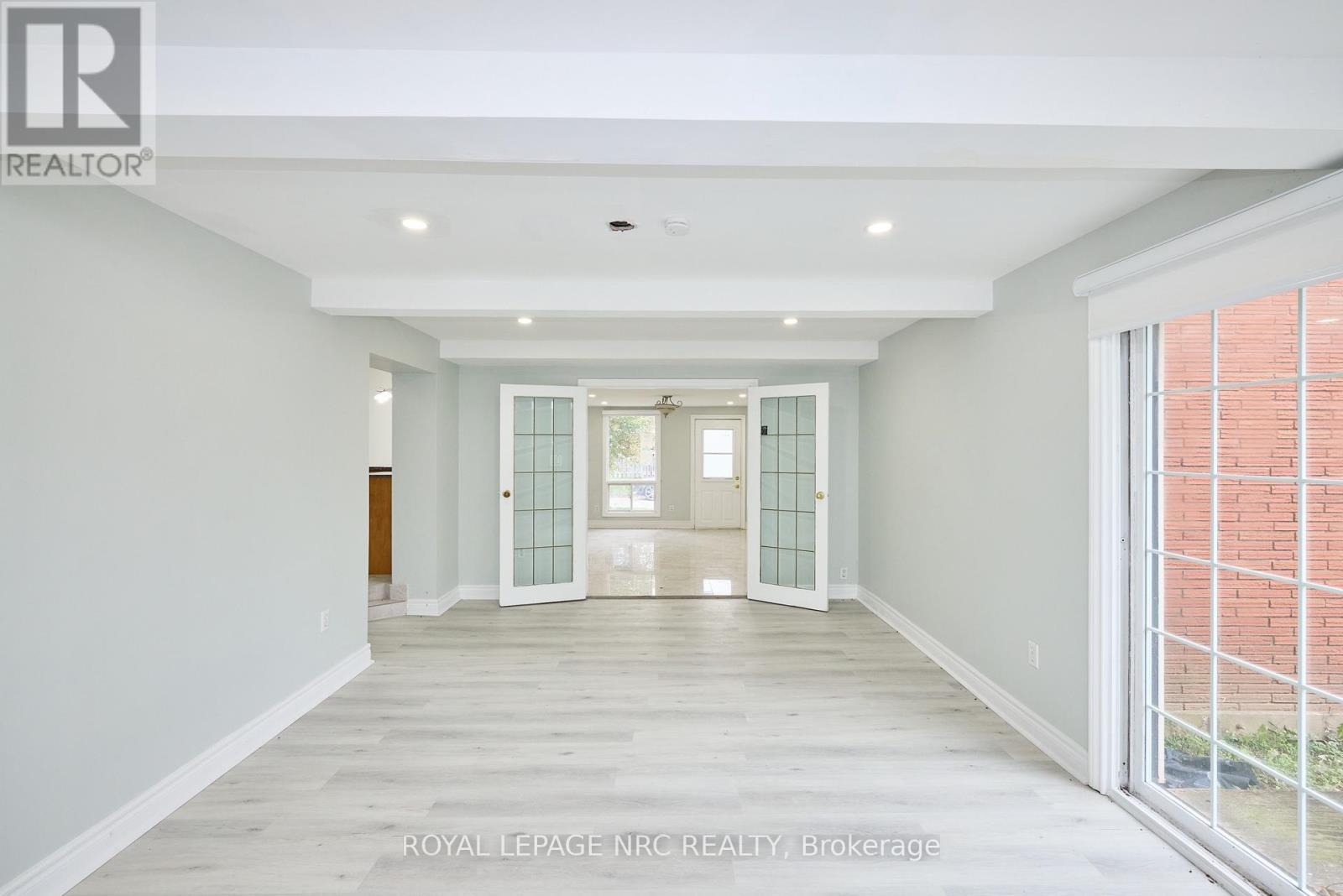 












6673 HUGGINS STREET

,
Niagara Falls (Stamford),




Ontario
L2J1H5

