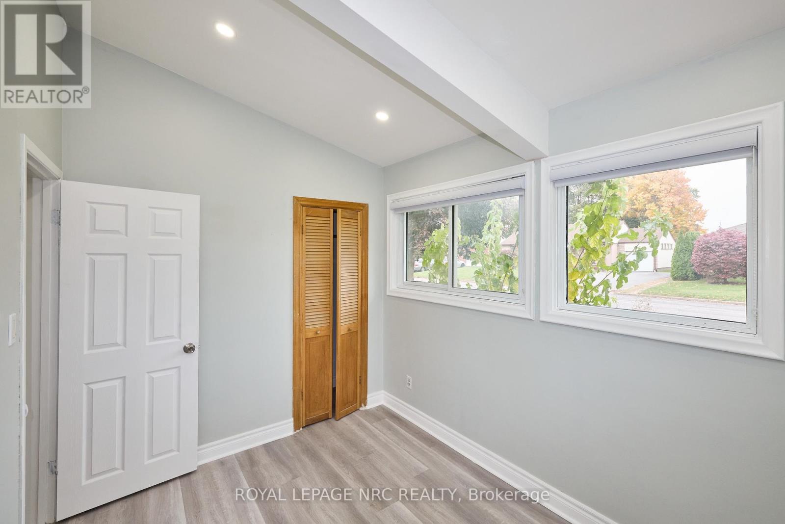 












6673 HUGGINS STREET

,
Niagara Falls (Stamford),




Ontario
L2J1H5

