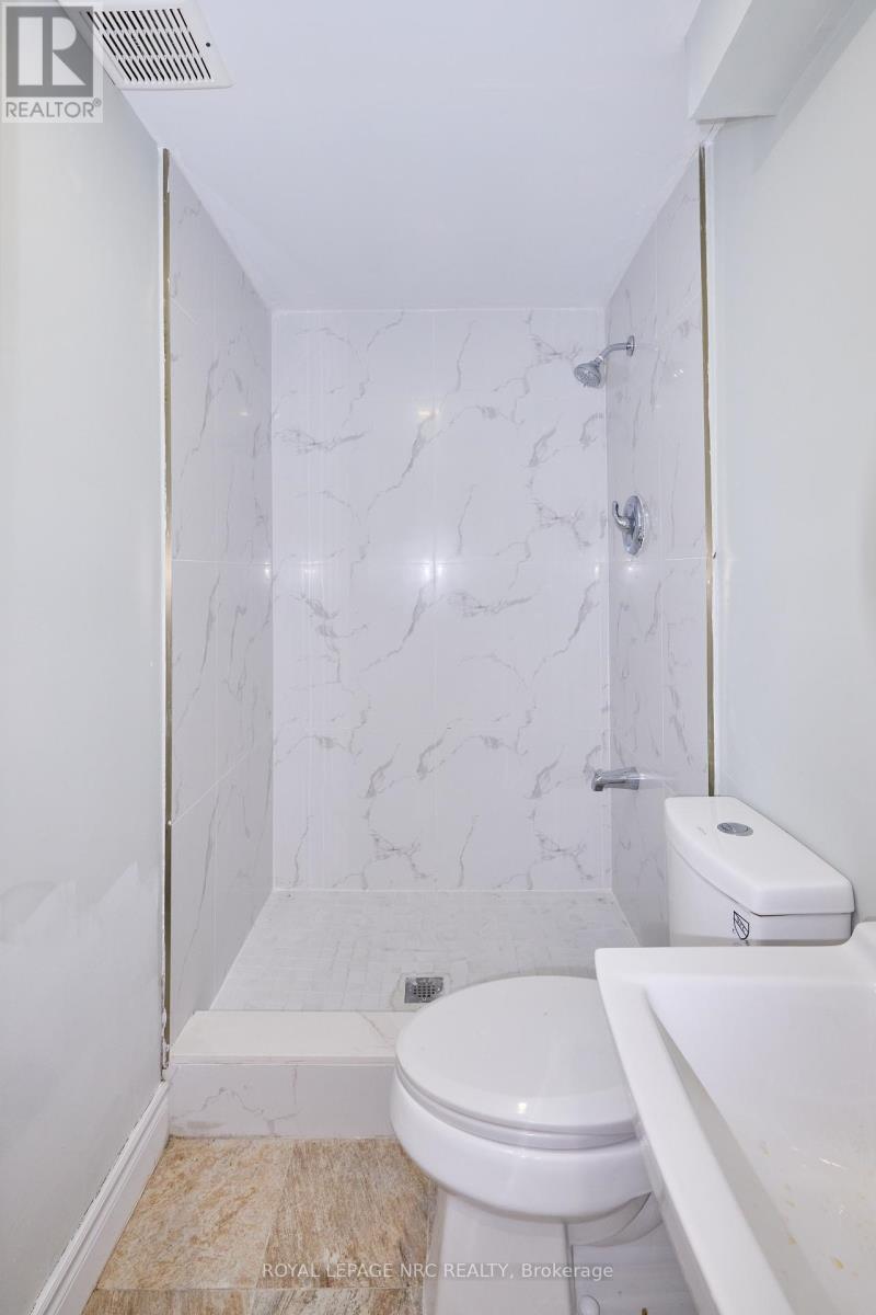 












6673 HUGGINS STREET

,
Niagara Falls (Stamford),




Ontario
L2J1H5

