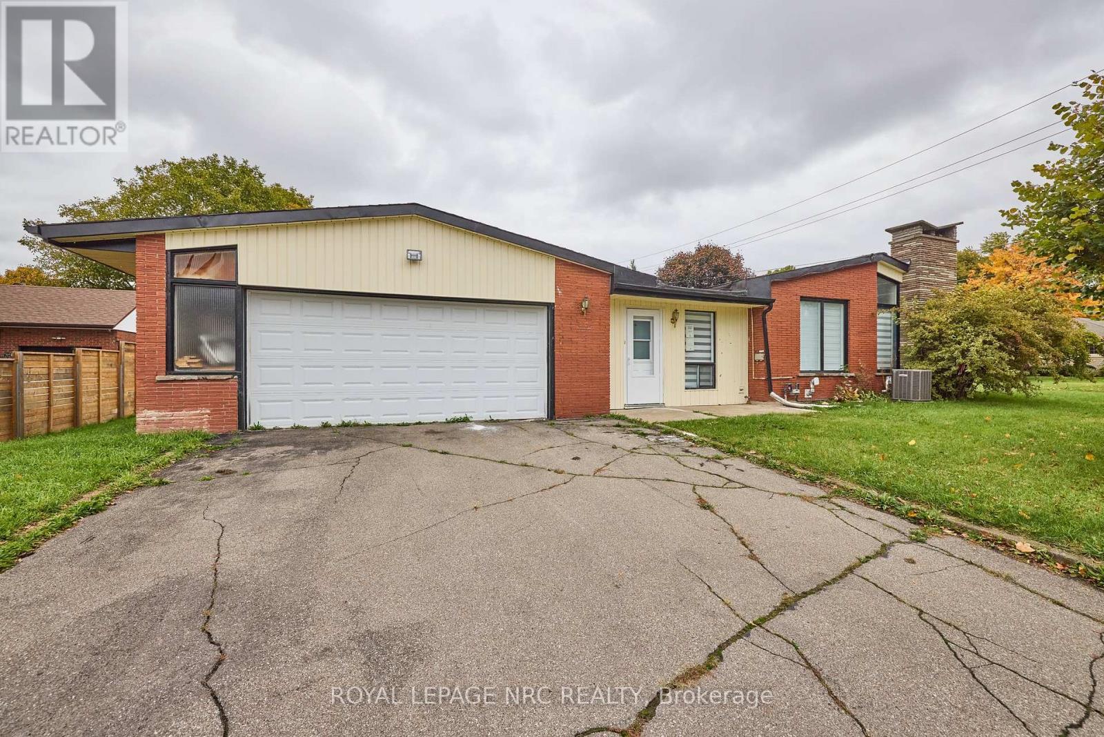 












6673 HUGGINS STREET

,
Niagara Falls (Stamford),




Ontario
L2J1H5

