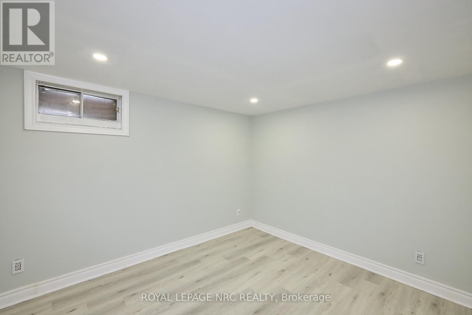 












6673 HUGGINS STREET

,
Niagara Falls (Stamford),




Ontario
L2J1H5

