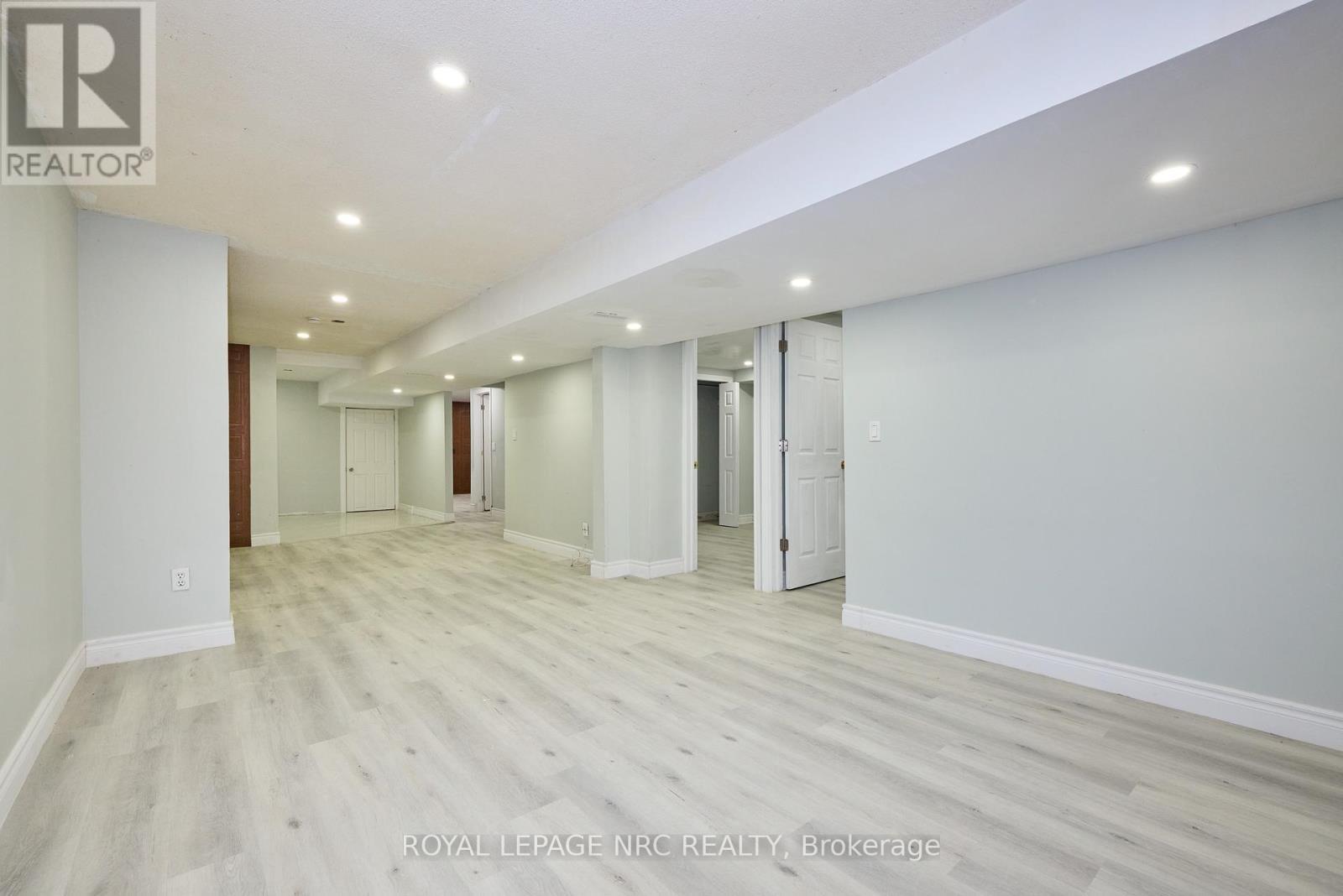 












6673 HUGGINS STREET

,
Niagara Falls (Stamford),




Ontario
L2J1H5

