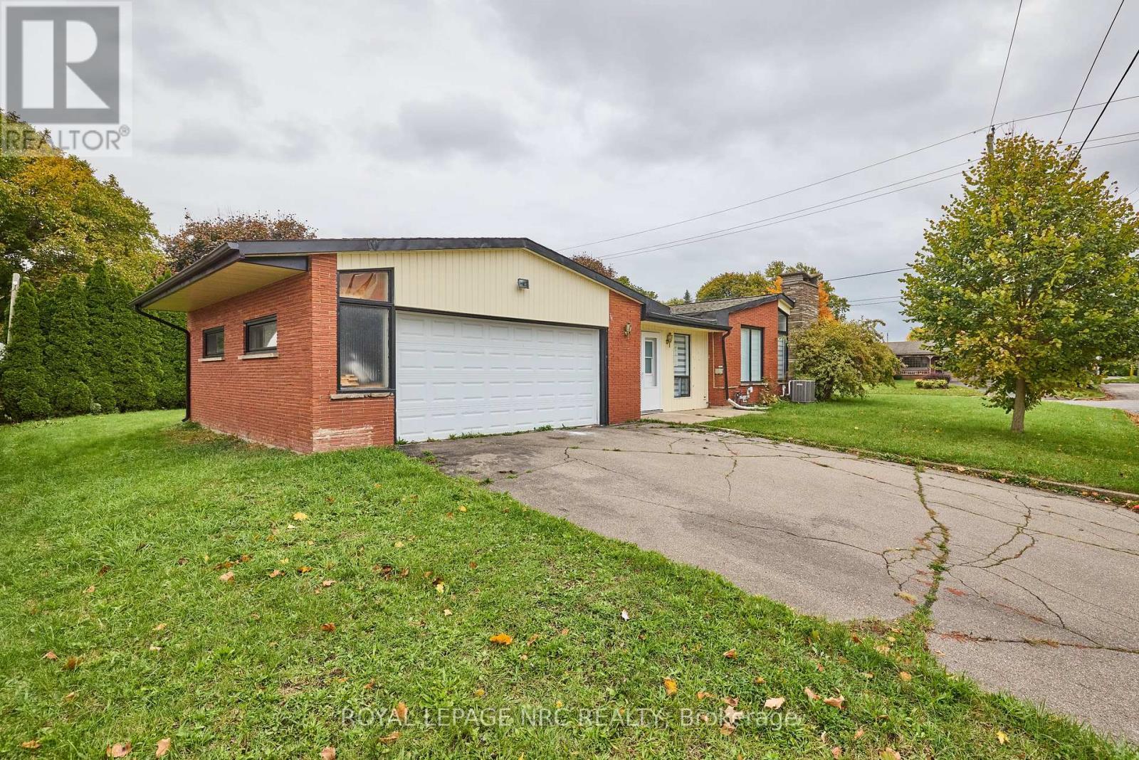 












6673 HUGGINS STREET

,
Niagara Falls (Stamford),




Ontario
L2J1H5

