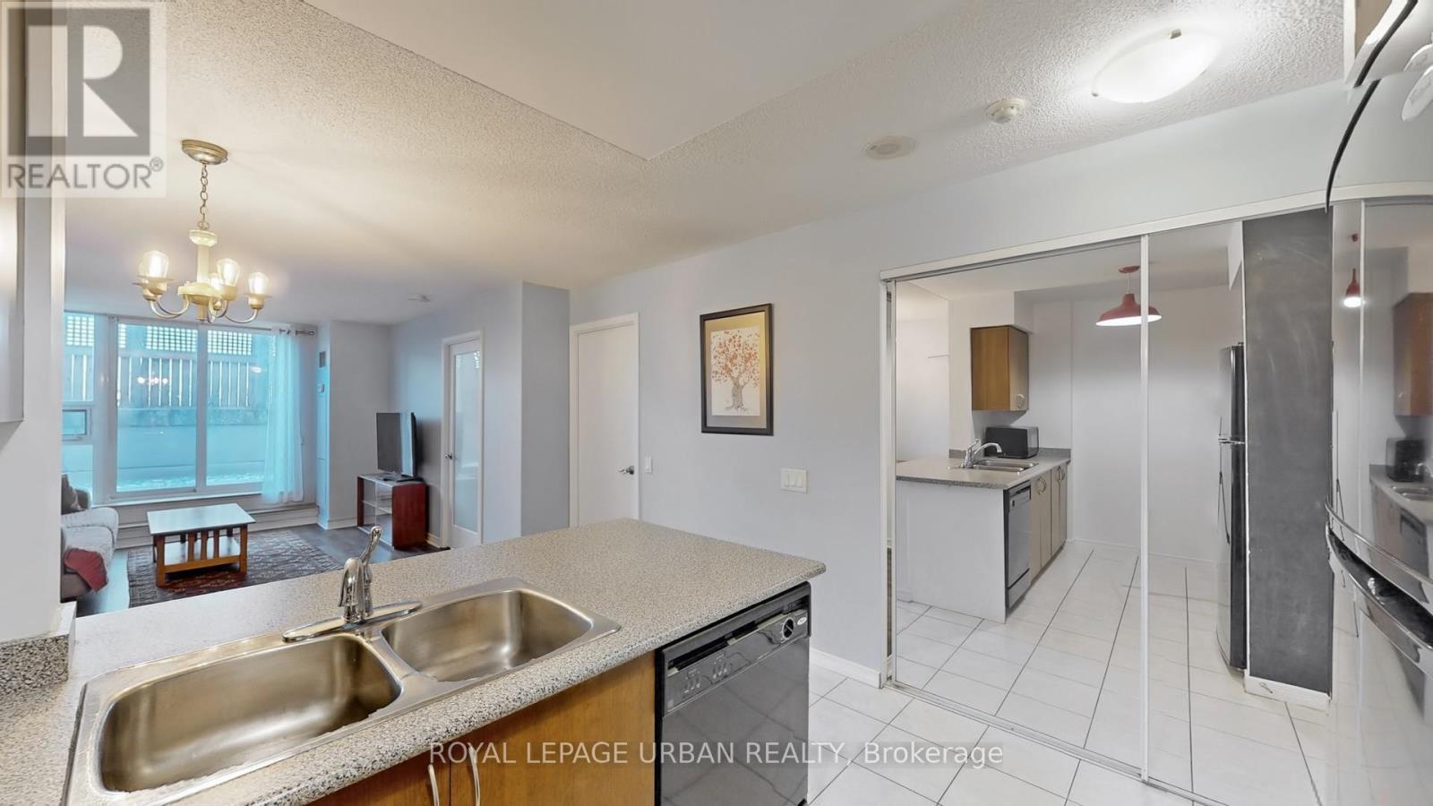 












428 - 60 HEINTZMAN STREET

,
Toronto,




Ontario
M6P5A1

