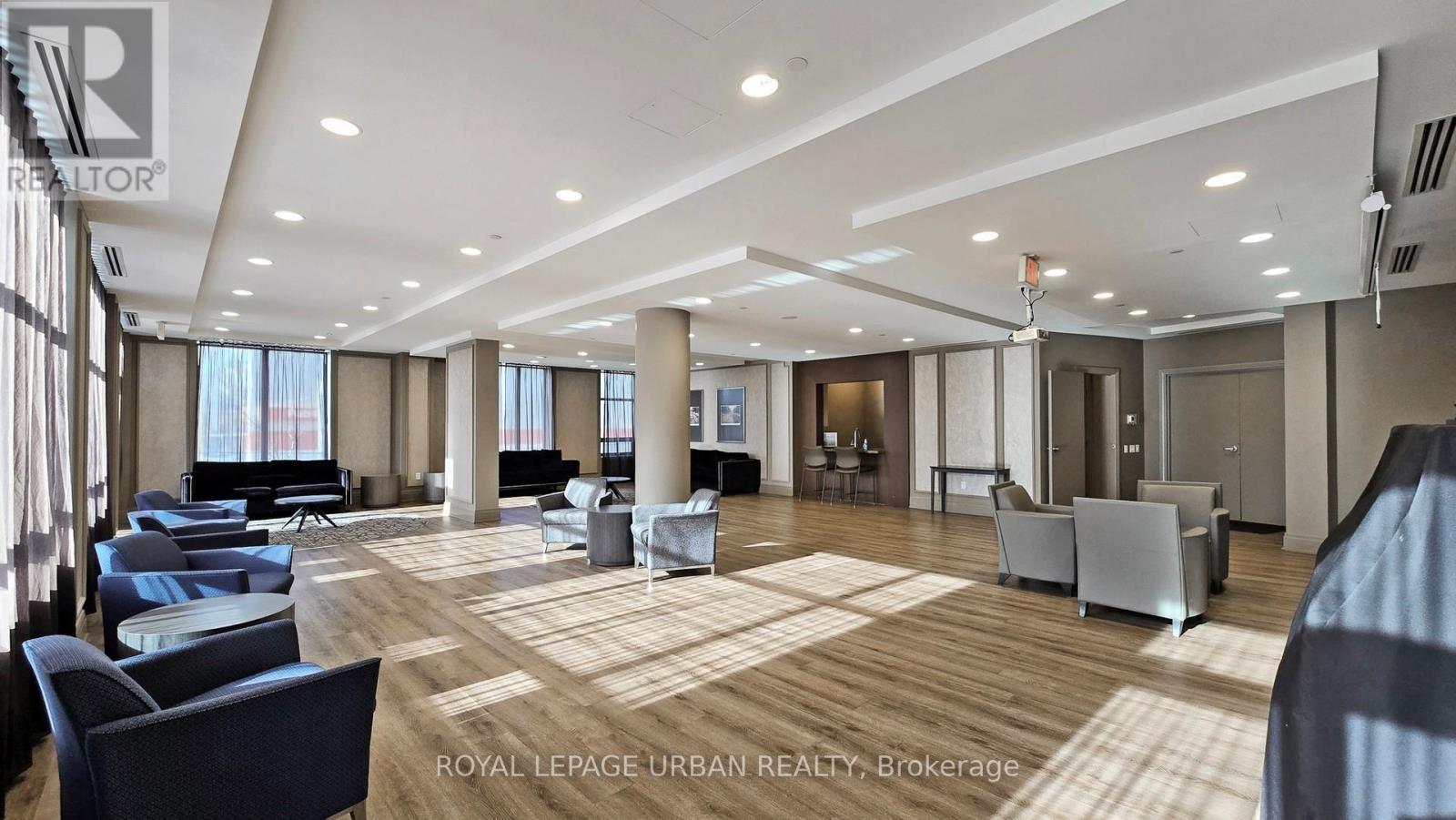 












428 - 60 HEINTZMAN STREET

,
Toronto,




Ontario
M6P5A1

