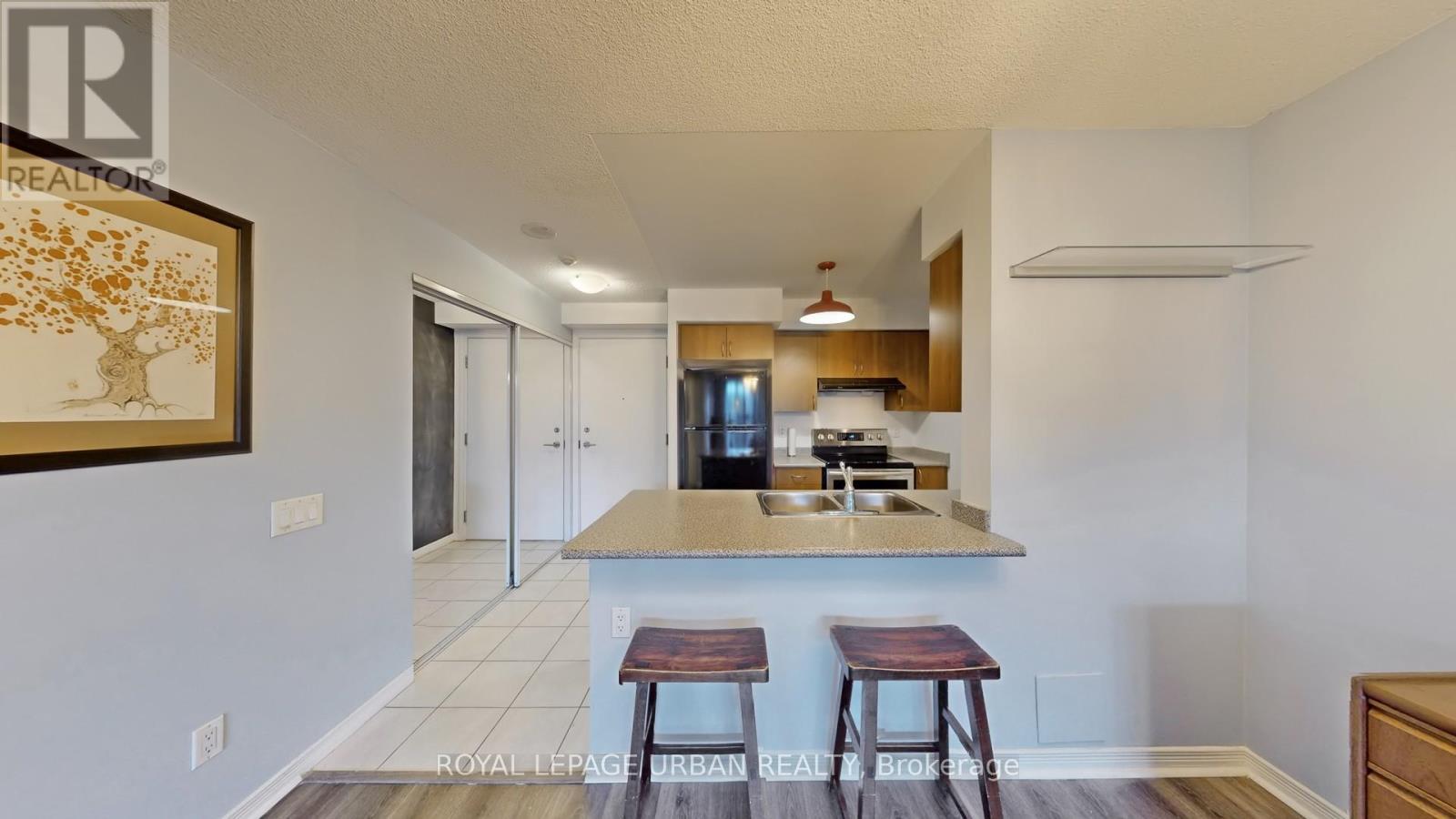 












428 - 60 HEINTZMAN STREET

,
Toronto,




Ontario
M6P5A1

