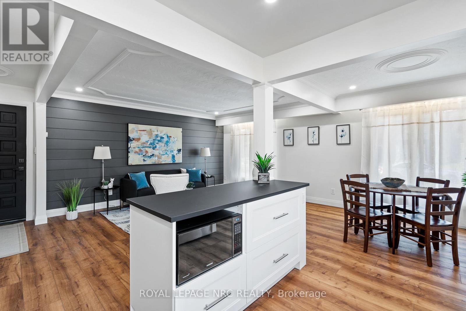 












UPPER - 4908 PETTIT AVENUE

,
Niagara Falls (Morrison),




Ontario
L2E6L6

