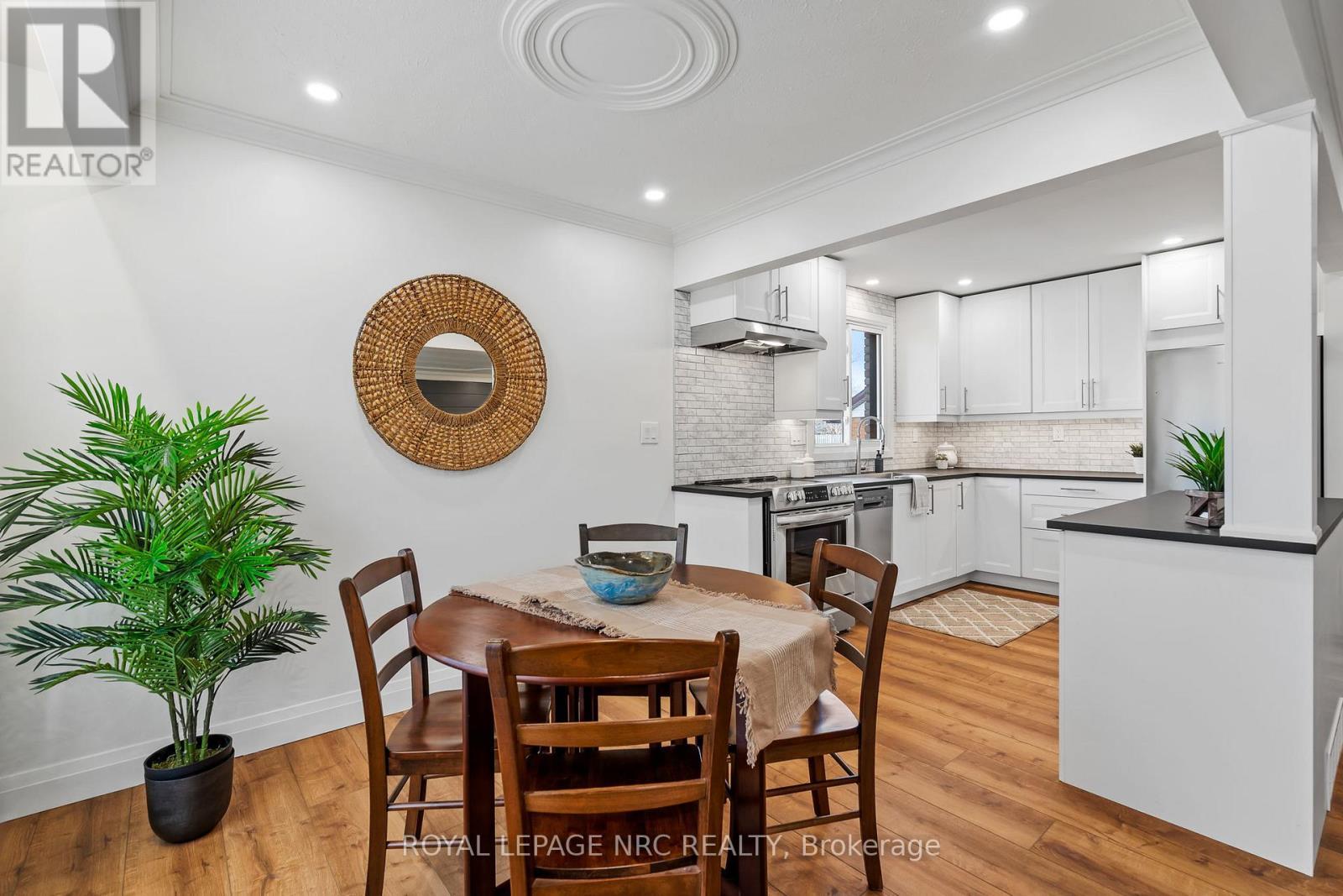 












UPPER - 4908 PETTIT AVENUE

,
Niagara Falls (Morrison),




Ontario
L2E6L6

