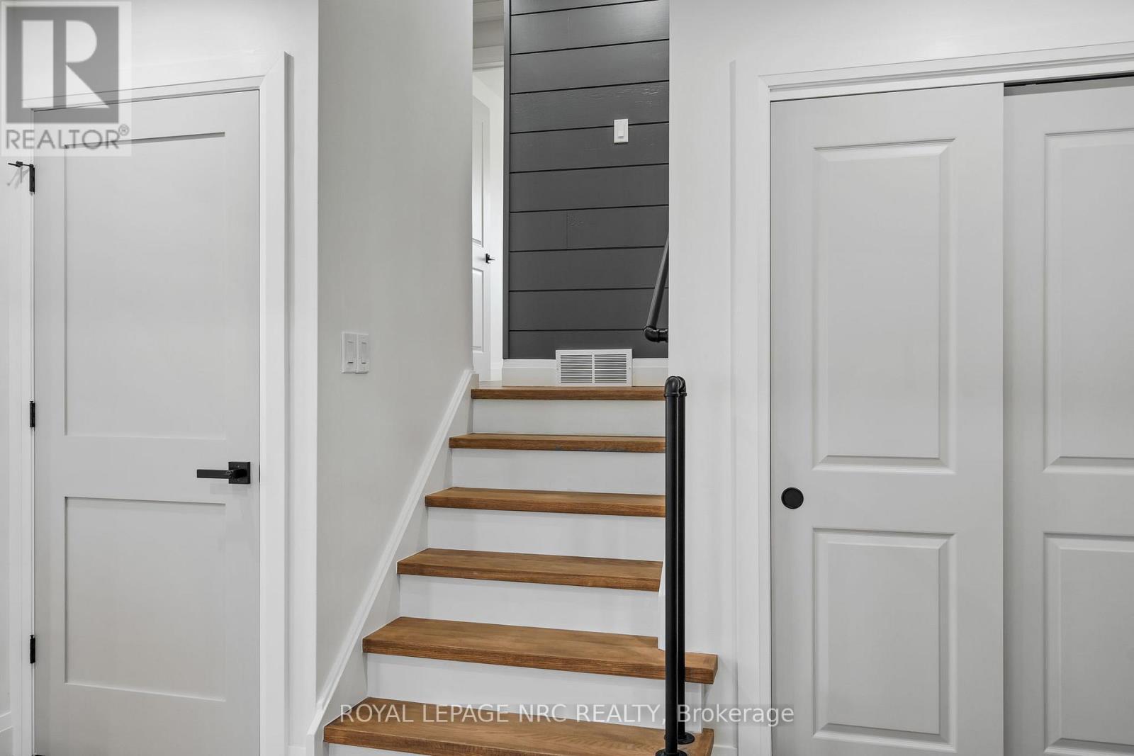 












UPPER - 4908 PETTIT AVENUE

,
Niagara Falls (Morrison),




Ontario
L2E6L6

