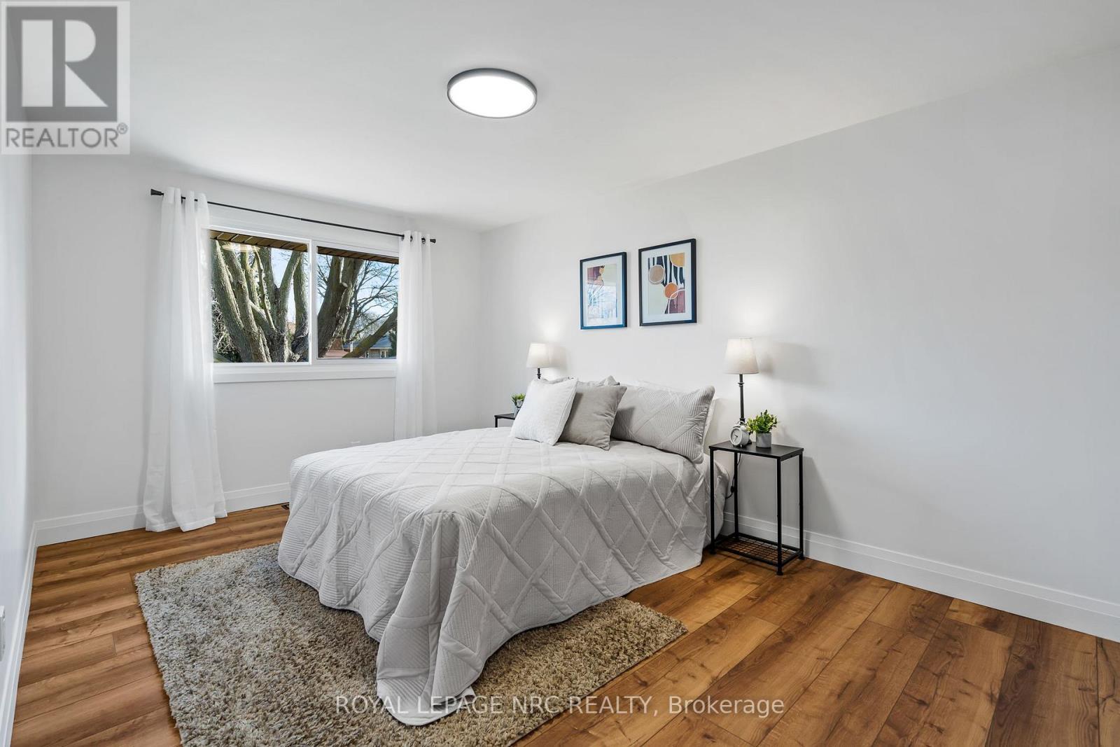 












UPPER - 4908 PETTIT AVENUE

,
Niagara Falls (Morrison),




Ontario
L2E6L6

