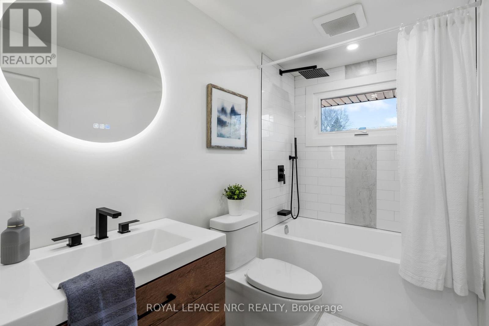 












UPPER - 4908 PETTIT AVENUE

,
Niagara Falls (Morrison),




Ontario
L2E6L6

