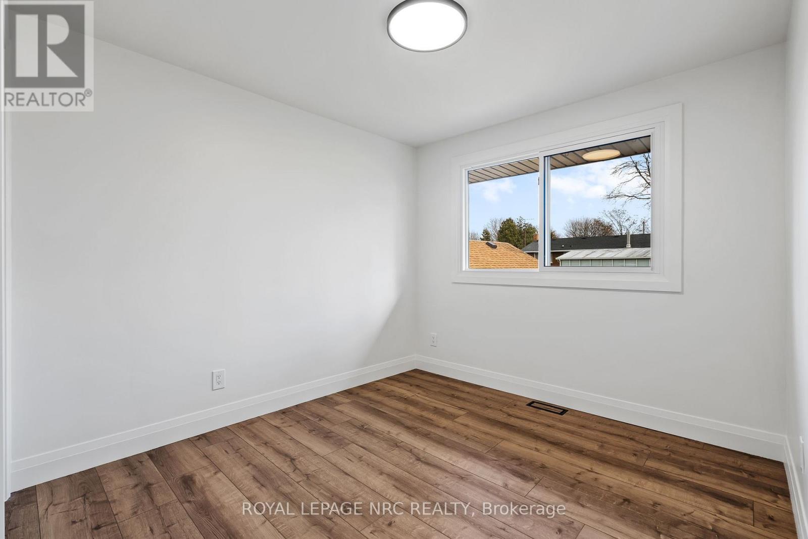 












UPPER - 4908 PETTIT AVENUE

,
Niagara Falls (Morrison),




Ontario
L2E6L6

