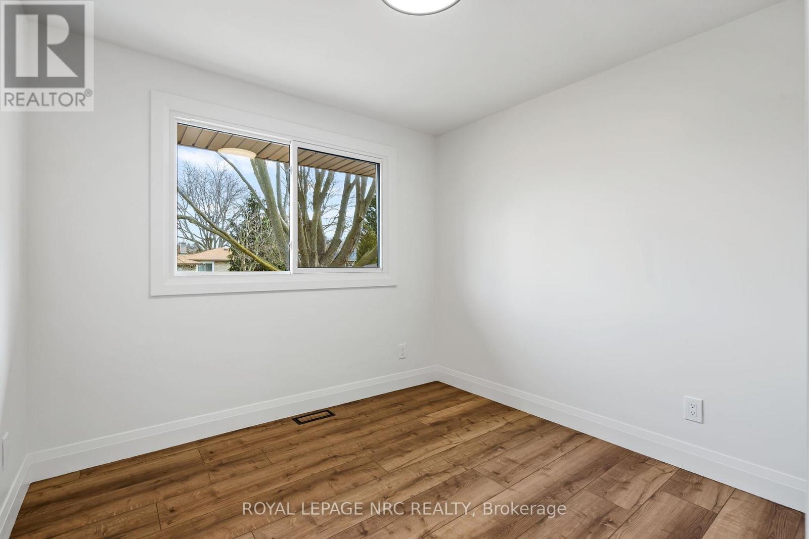 












UPPER - 4908 PETTIT AVENUE

,
Niagara Falls (Morrison),




Ontario
L2E6L6

