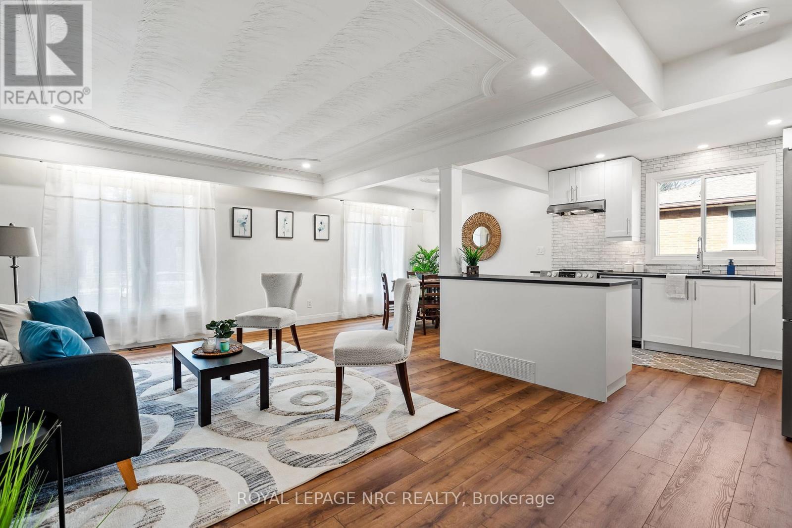 












UPPER - 4908 PETTIT AVENUE

,
Niagara Falls (Morrison),




Ontario
L2E6L6

