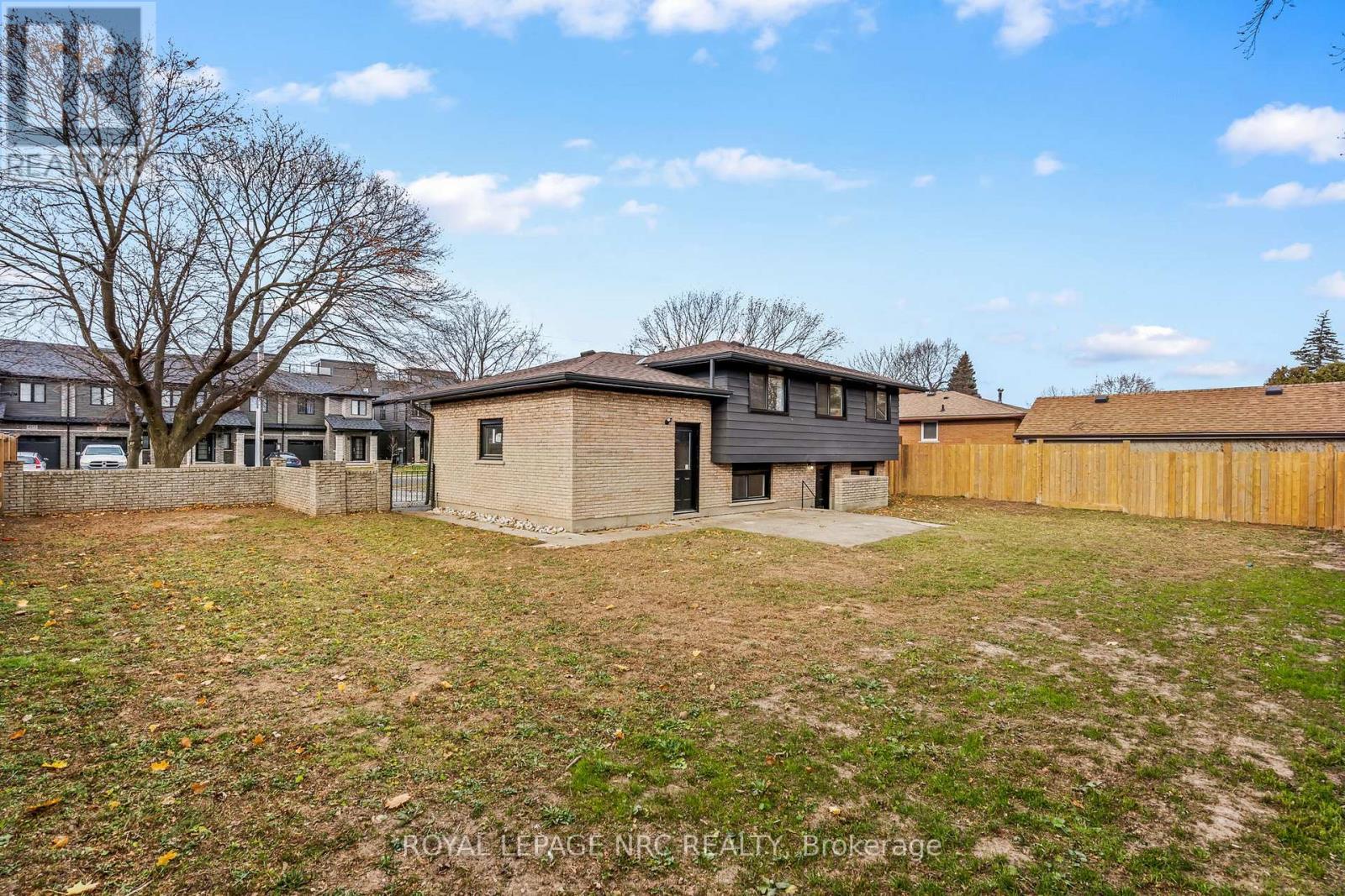 












UPPER - 4908 PETTIT AVENUE

,
Niagara Falls (Morrison),




Ontario
L2E6L6

