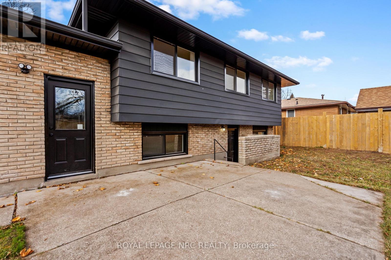 












UPPER - 4908 PETTIT AVENUE

,
Niagara Falls (Morrison),




Ontario
L2E6L6

