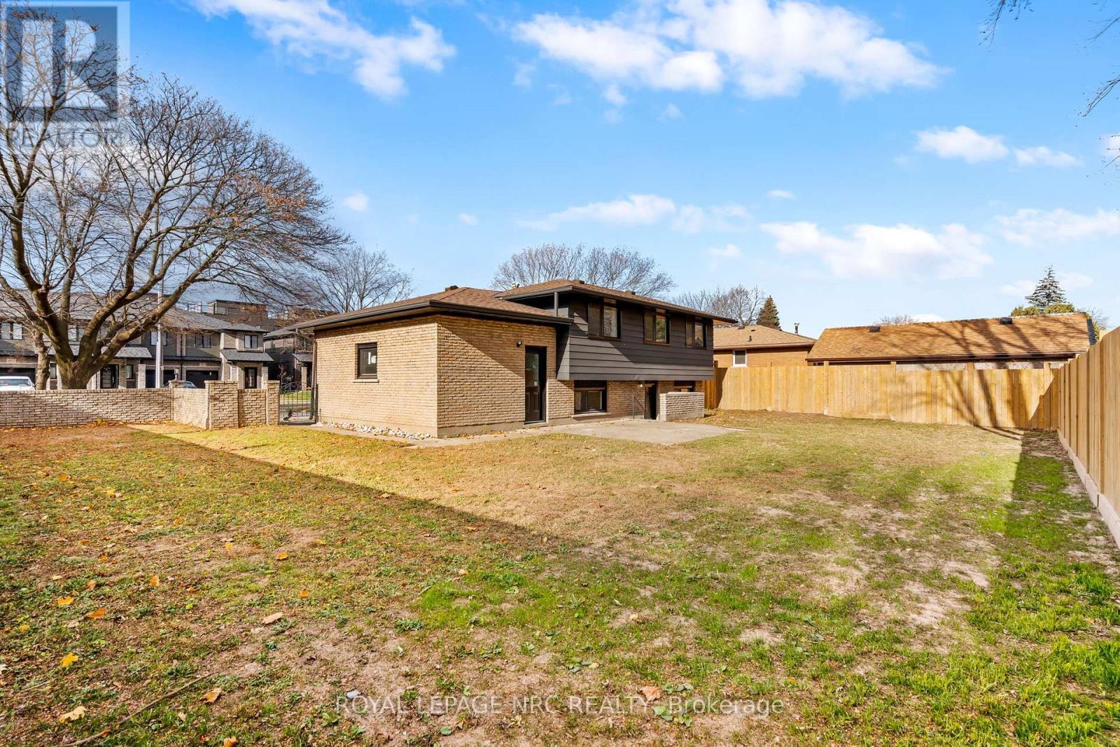 












UPPER - 4908 PETTIT AVENUE

,
Niagara Falls (Morrison),




Ontario
L2E6L6

