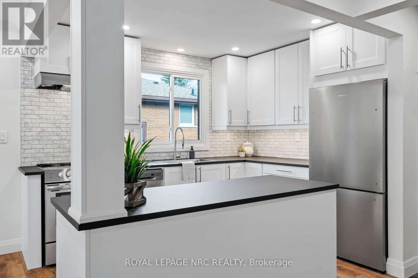 












UPPER - 4908 PETTIT AVENUE

,
Niagara Falls (Morrison),




Ontario
L2E6L6

