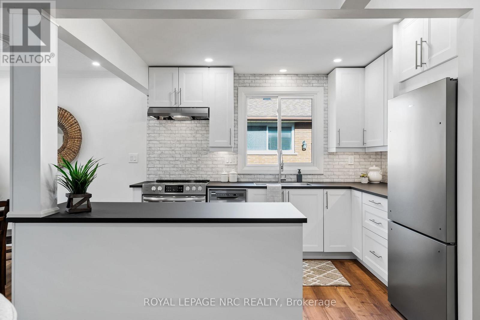 












UPPER - 4908 PETTIT AVENUE

,
Niagara Falls (Morrison),




Ontario
L2E6L6

