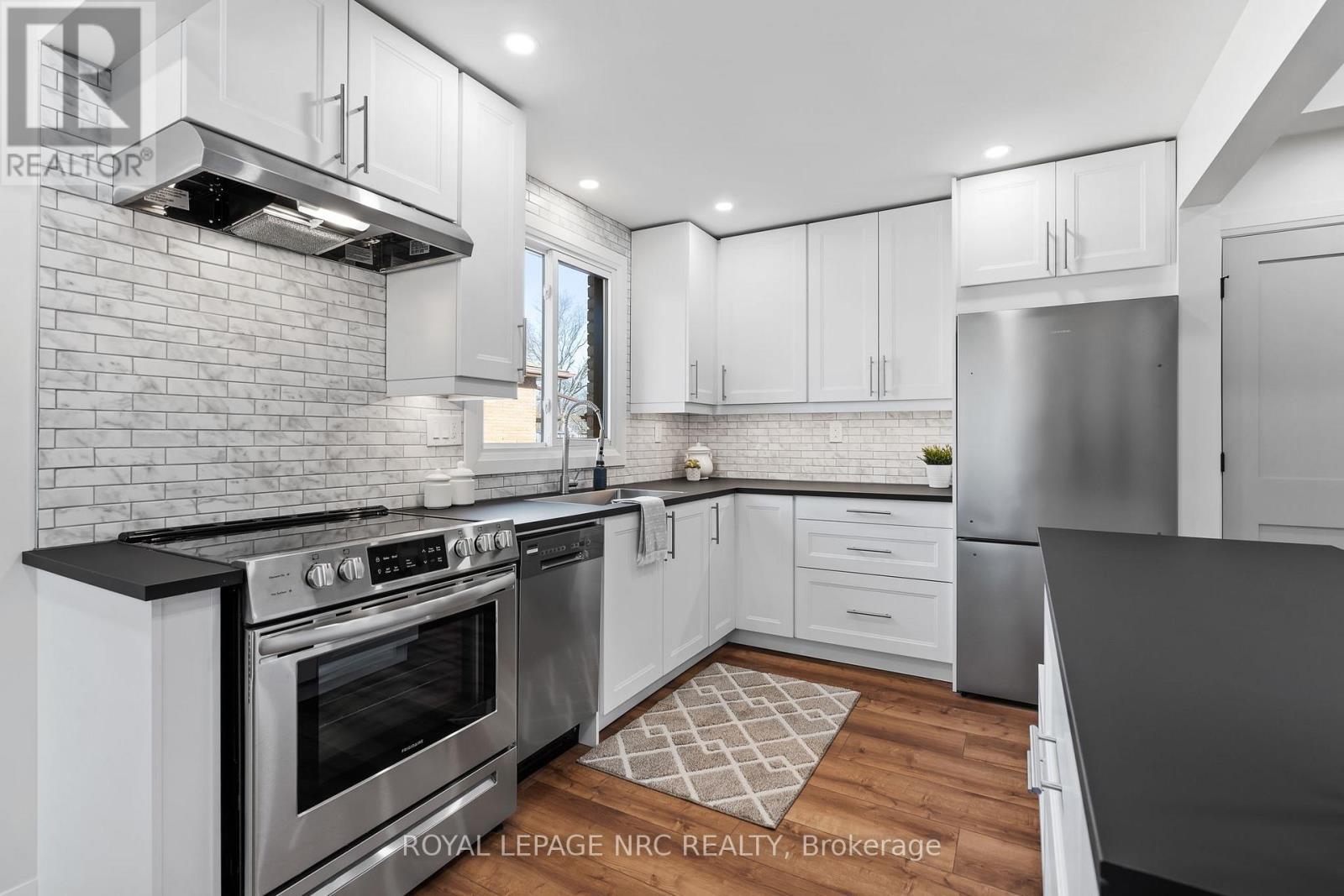 












UPPER - 4908 PETTIT AVENUE

,
Niagara Falls (Morrison),




Ontario
L2E6L6

