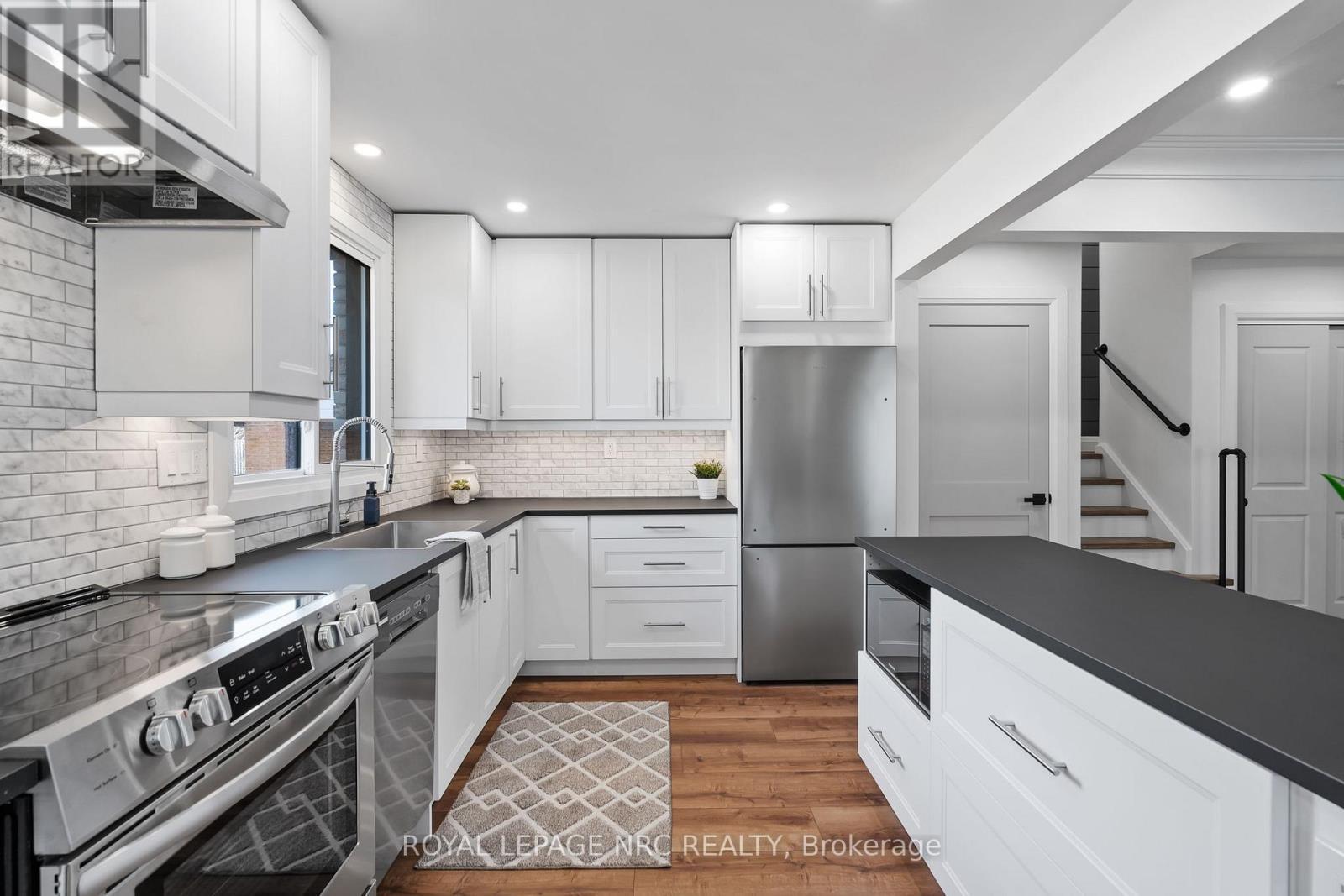 












UPPER - 4908 PETTIT AVENUE

,
Niagara Falls (Morrison),




Ontario
L2E6L6

