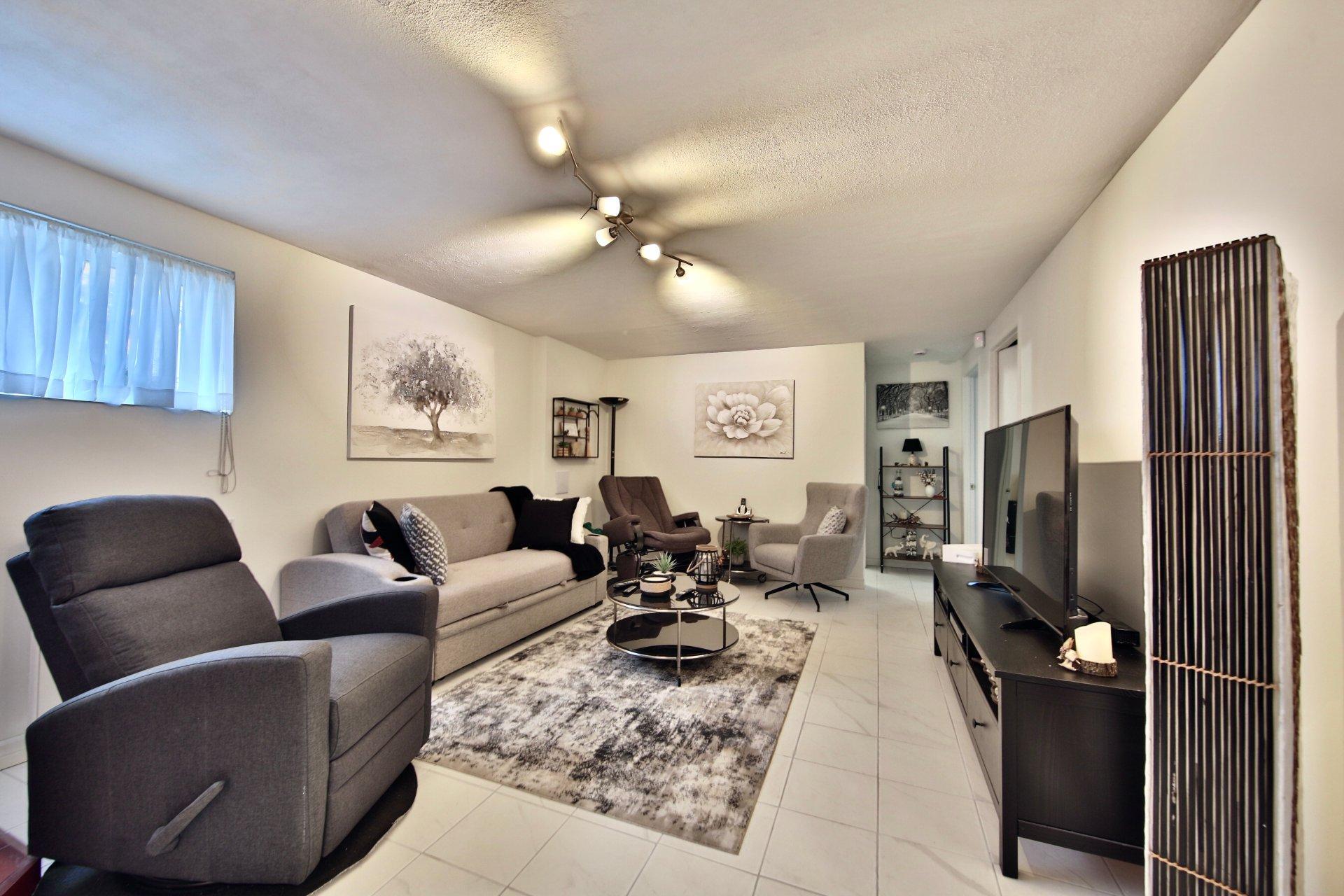 









3819


Rue Sirois

,
Longueuil (Saint-Hubert),




QC
J3Y7B7

