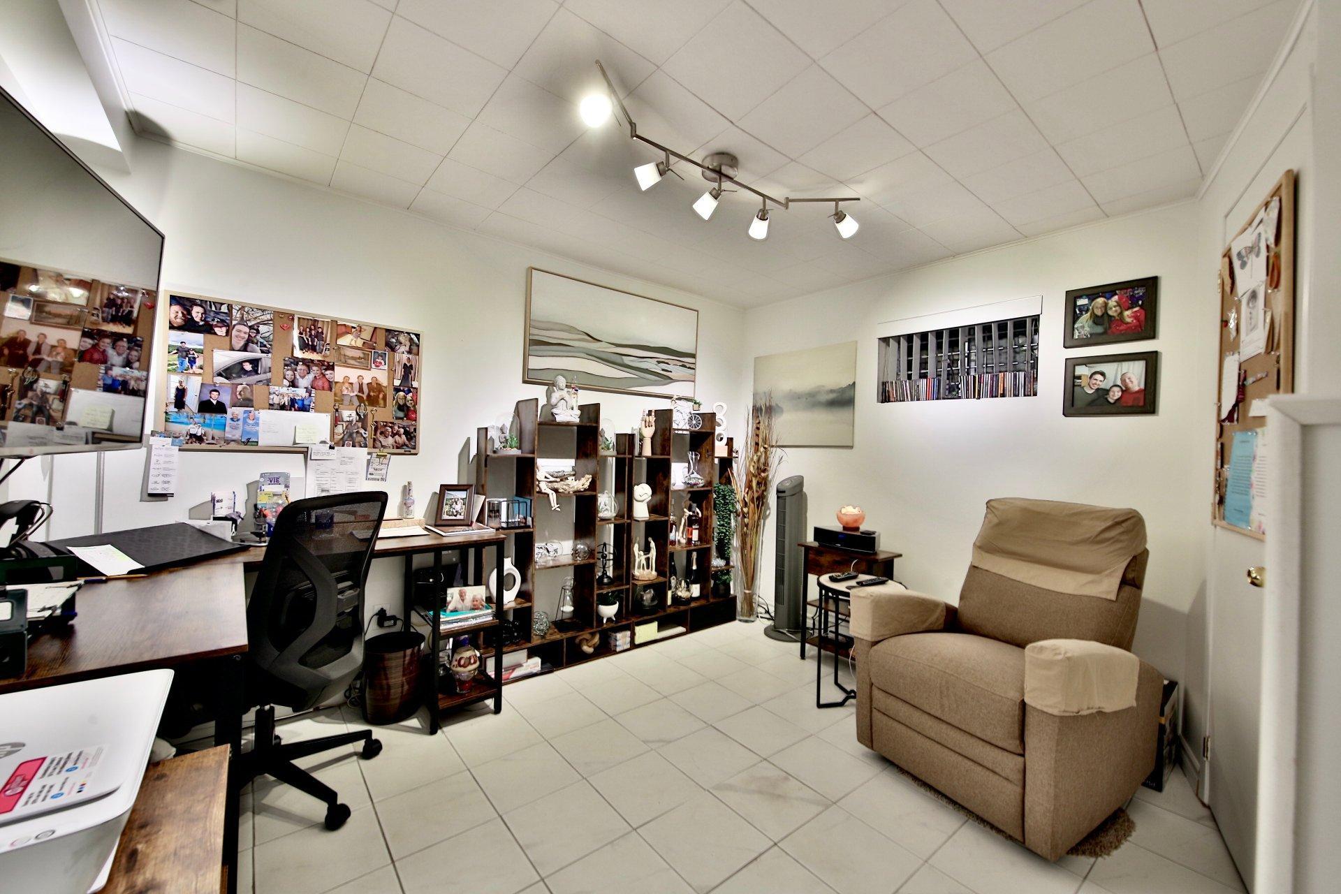 









3819


Rue Sirois

,
Longueuil (Saint-Hubert),




QC
J3Y7B7

