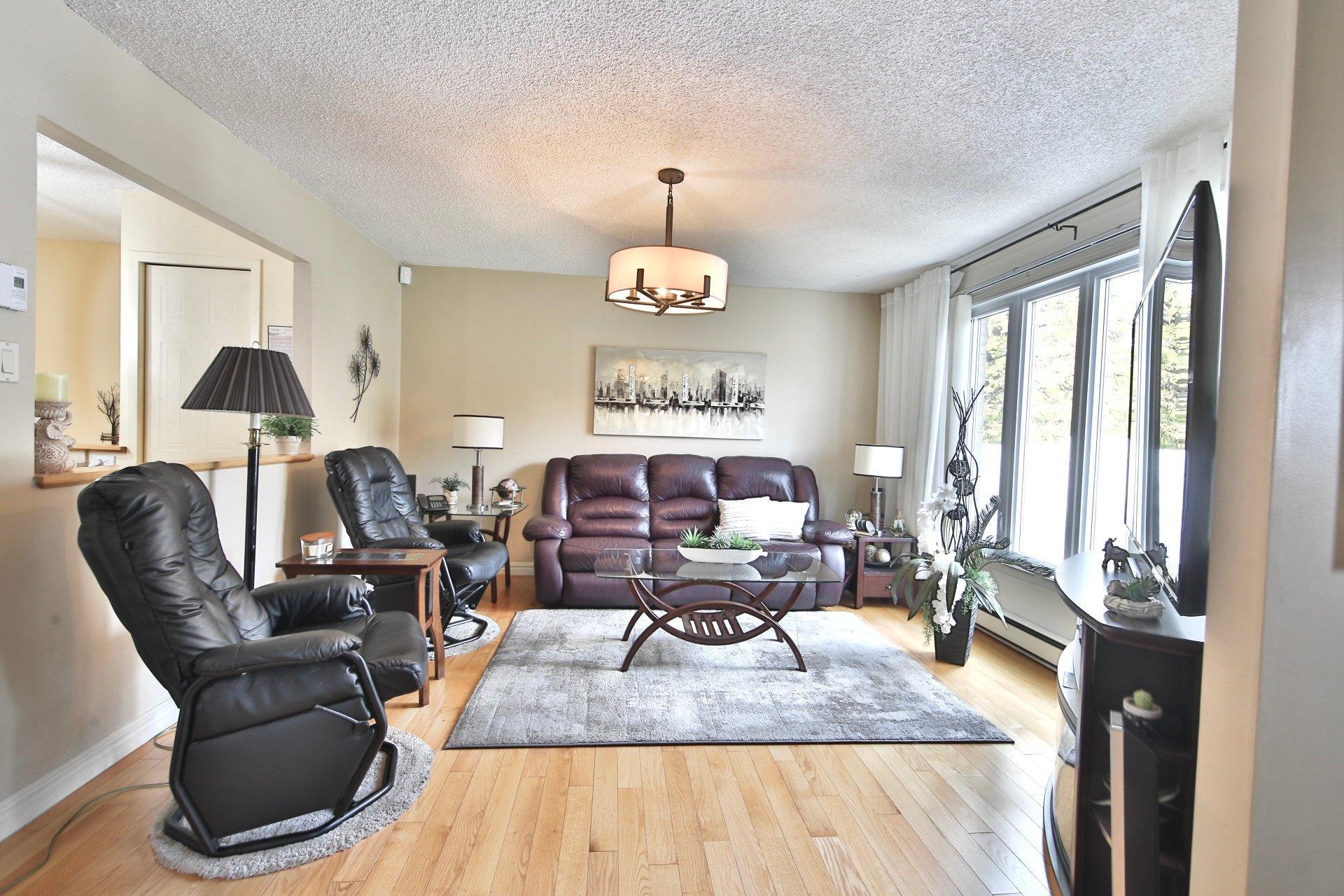 









3819


Rue Sirois

,
Longueuil (Saint-Hubert),




QC
J3Y7B7

