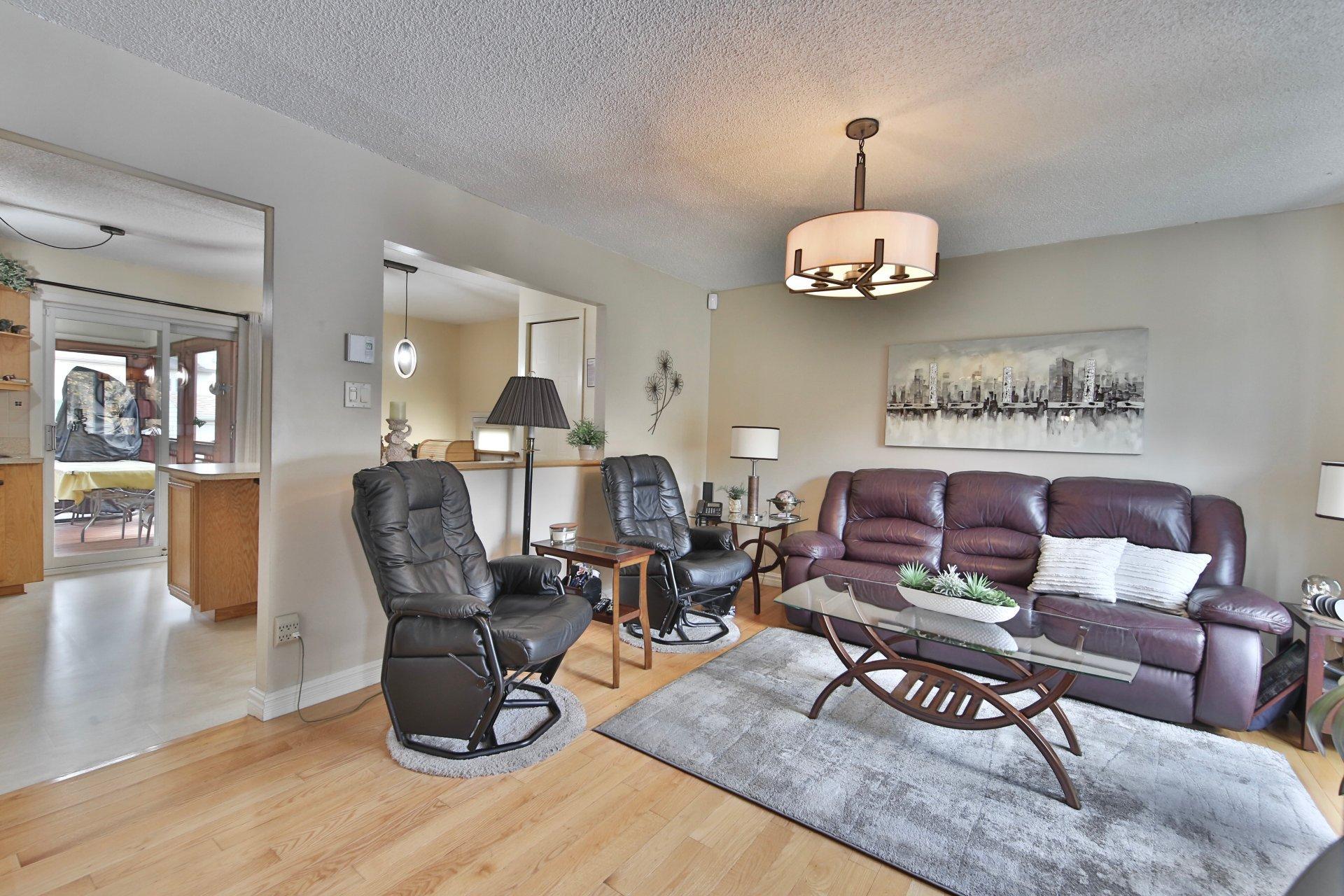 









3819


Rue Sirois

,
Longueuil (Saint-Hubert),




QC
J3Y7B7

