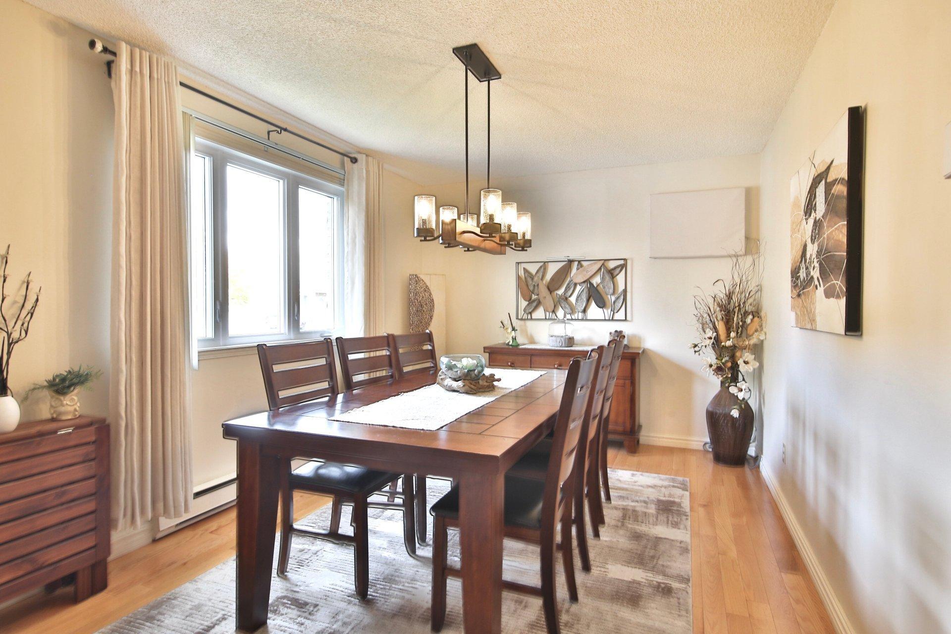 









3819


Rue Sirois

,
Longueuil (Saint-Hubert),




QC
J3Y7B7

