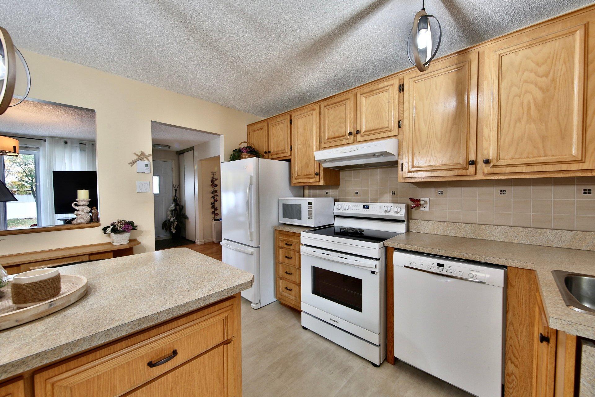 









3819


Rue Sirois

,
Longueuil (Saint-Hubert),




QC
J3Y7B7

