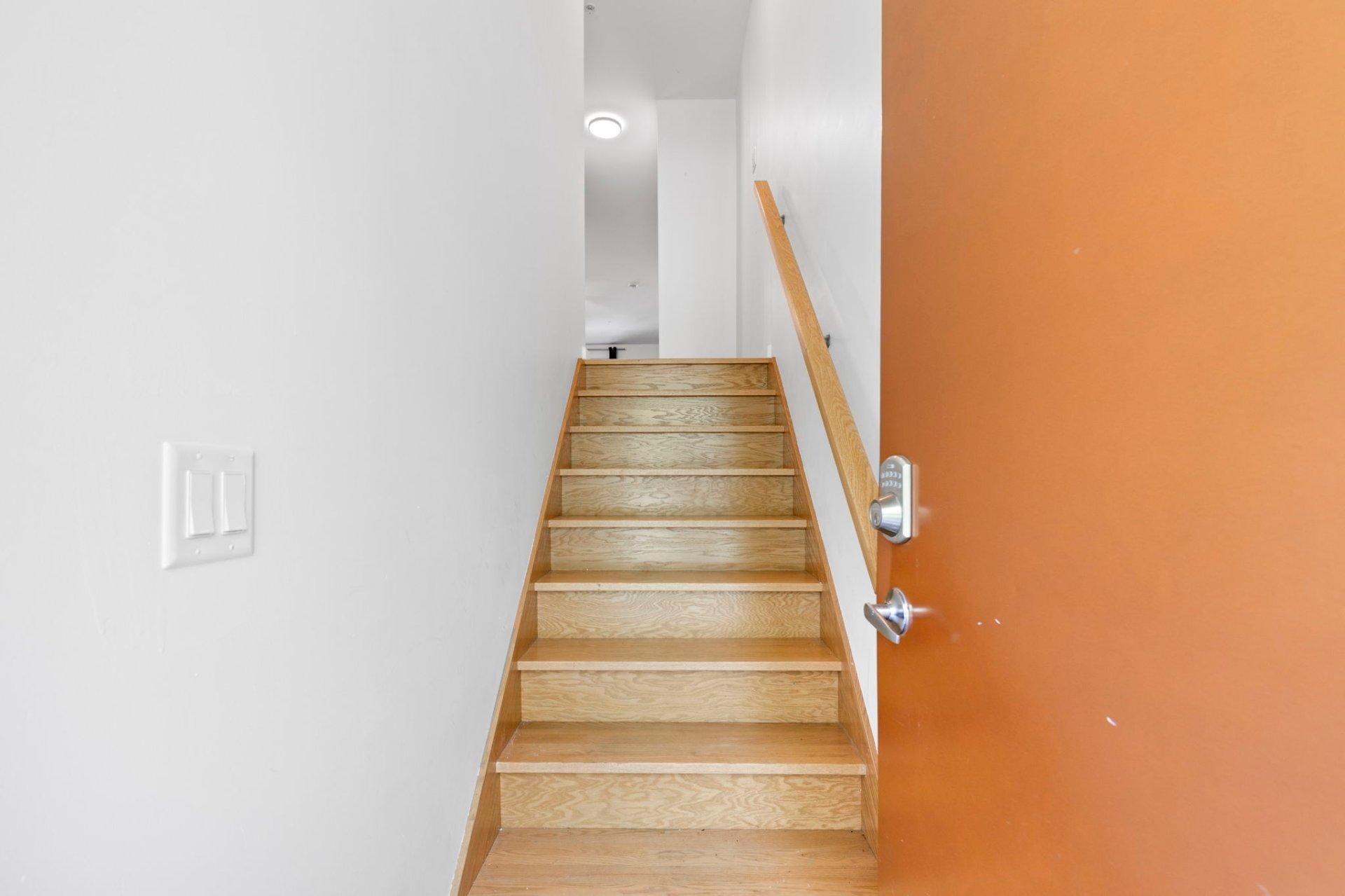 









564


Rue Nicolet

,
Montréal (Mercier/Hochelaga-Maisonneuve),




QC
H1W0C2

