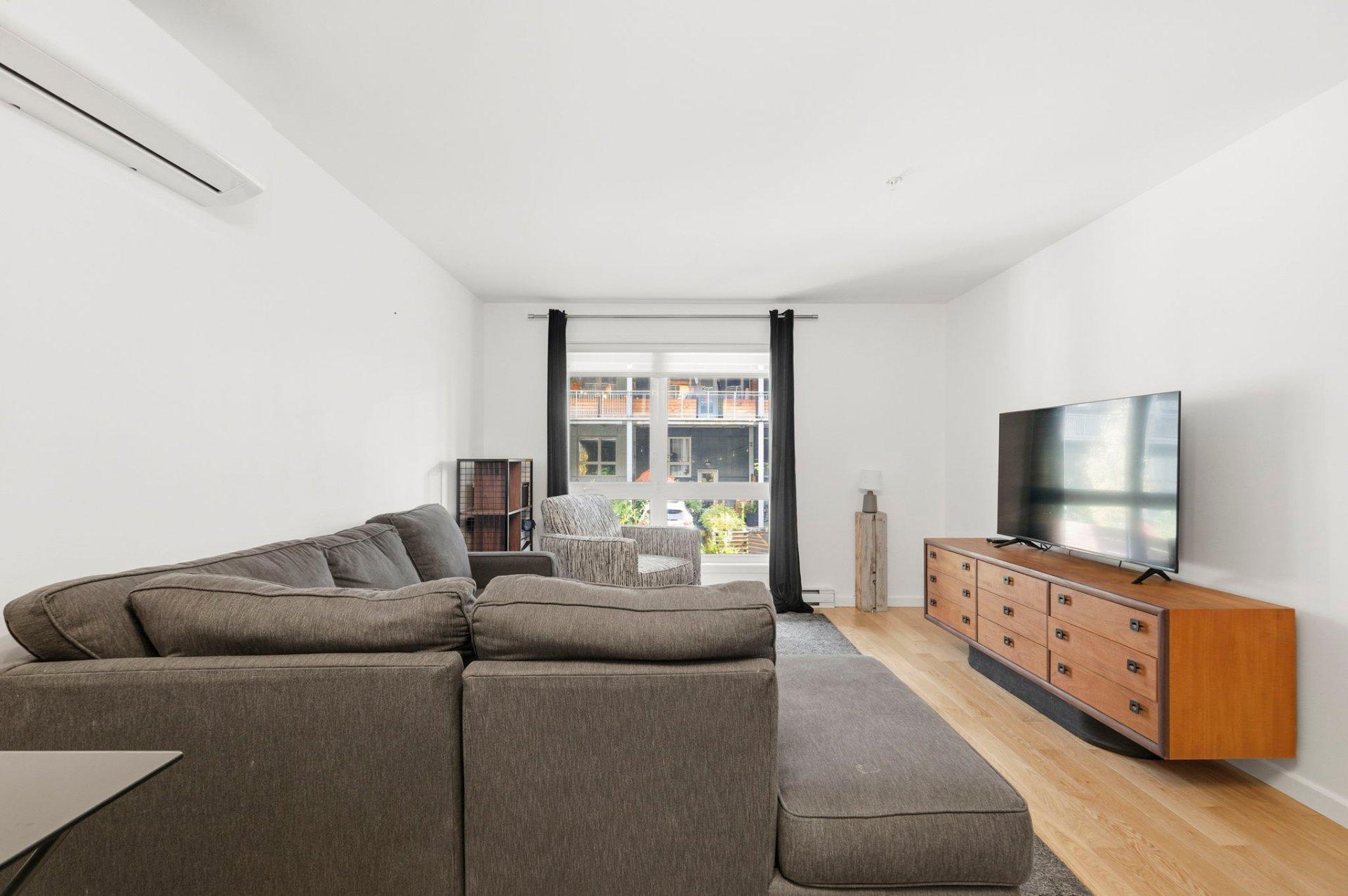









564


Rue Nicolet

,
Montréal (Mercier/Hochelaga-Maisonneuve),




QC
H1W0C2

