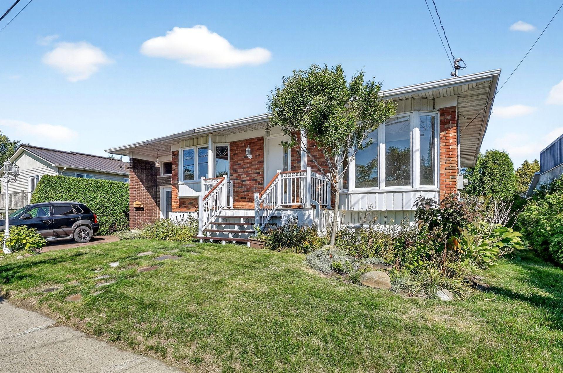 









436


6e Avenue

,
Saint-Jean-sur-Richelieu,




QC
J2X1R5

