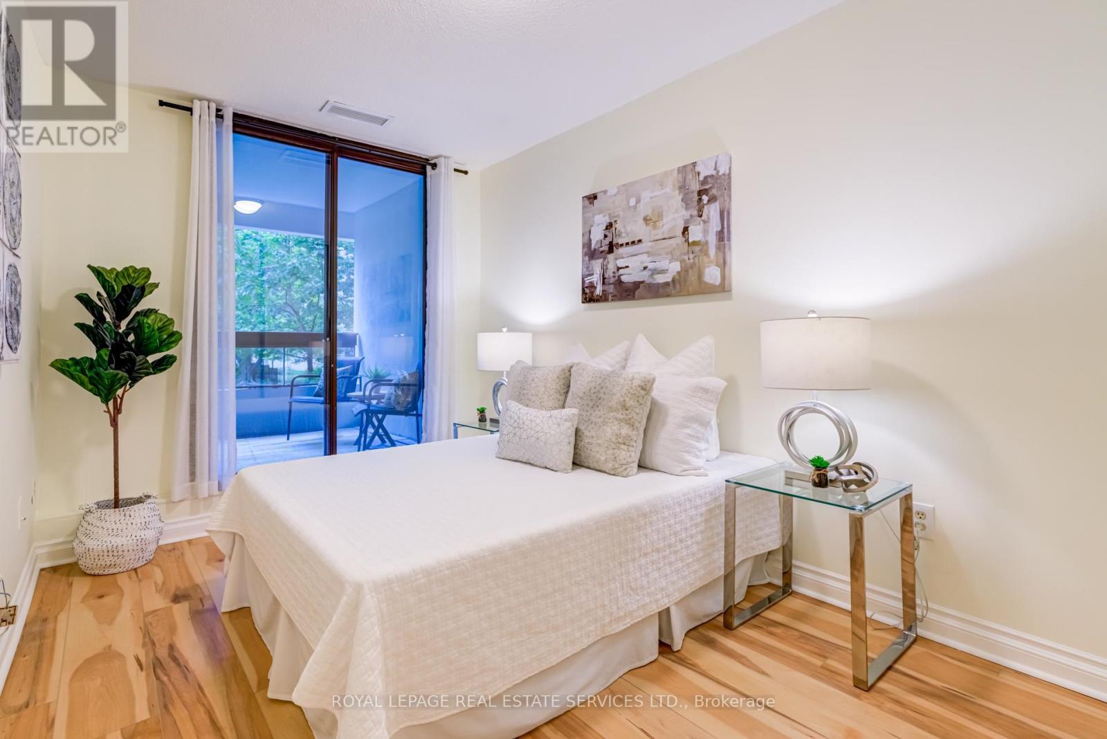 












115 - 100 QUEBEC AVENUE

,
Toronto,




Ontario
M6P4B8

