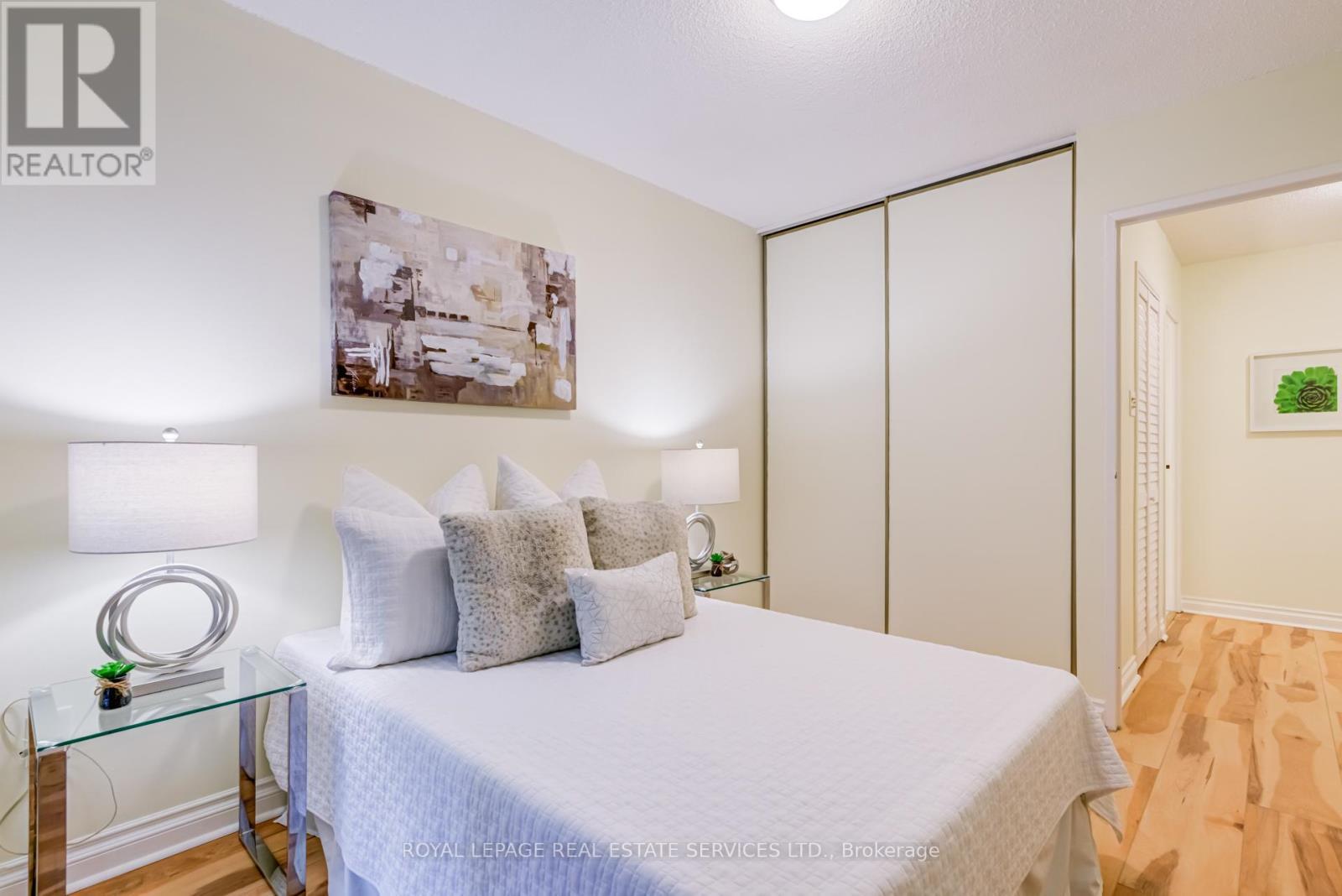 












115 - 100 QUEBEC AVENUE

,
Toronto,




Ontario
M6P4B8

