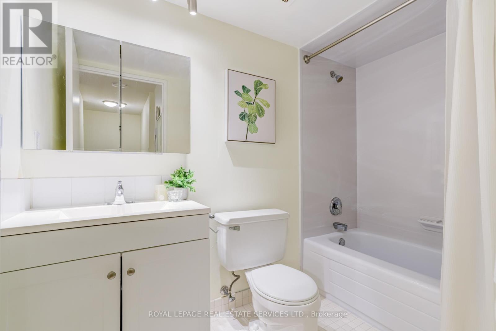 












115 - 100 QUEBEC AVENUE

,
Toronto,




Ontario
M6P4B8

