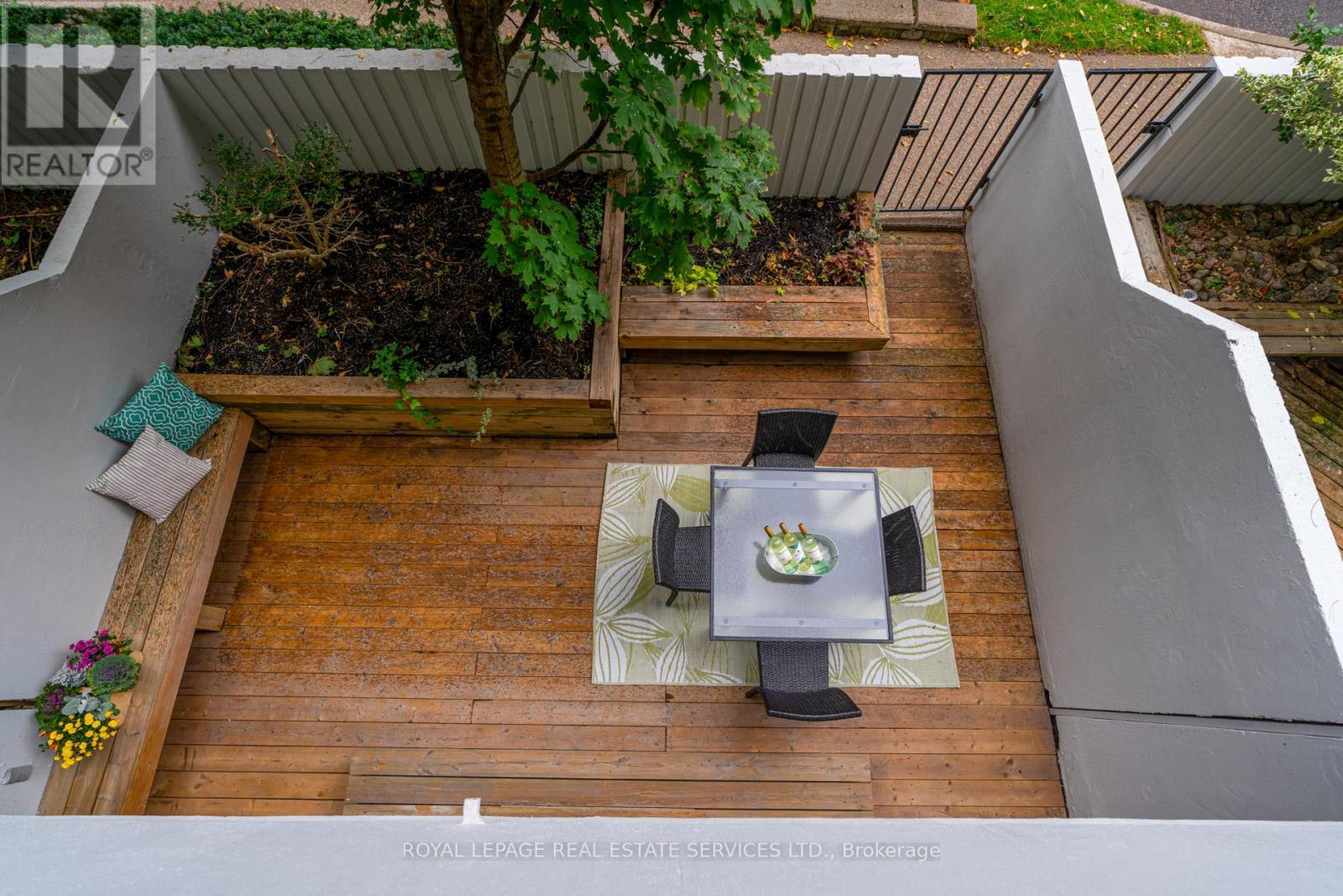 












115 - 100 QUEBEC AVENUE

,
Toronto,




Ontario
M6P4B8

