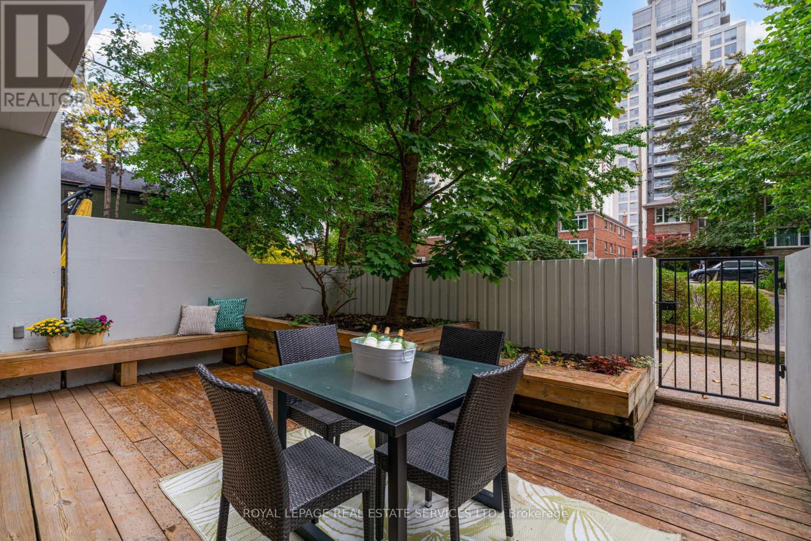 












115 - 100 QUEBEC AVENUE

,
Toronto,




Ontario
M6P4B8

