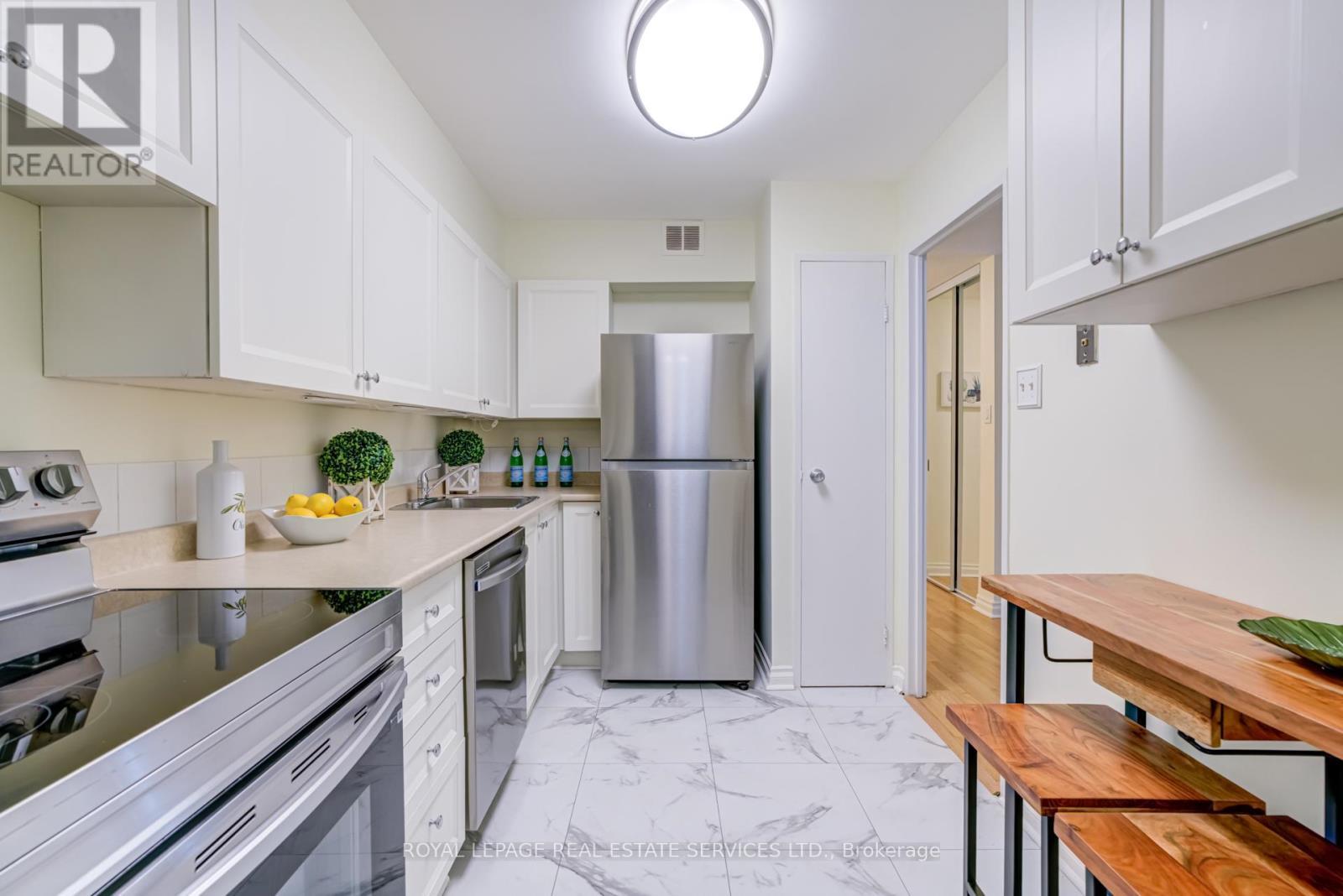 












115 - 100 QUEBEC AVENUE

,
Toronto,




Ontario
M6P4B8

