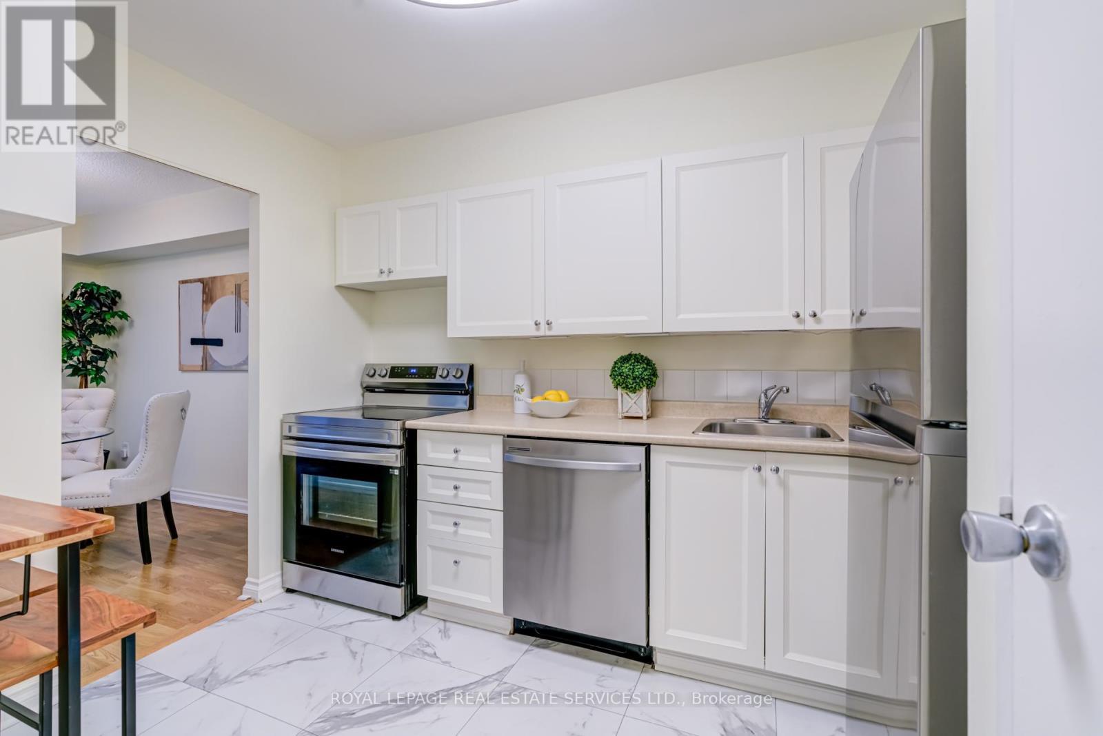 












115 - 100 QUEBEC AVENUE

,
Toronto,




Ontario
M6P4B8

