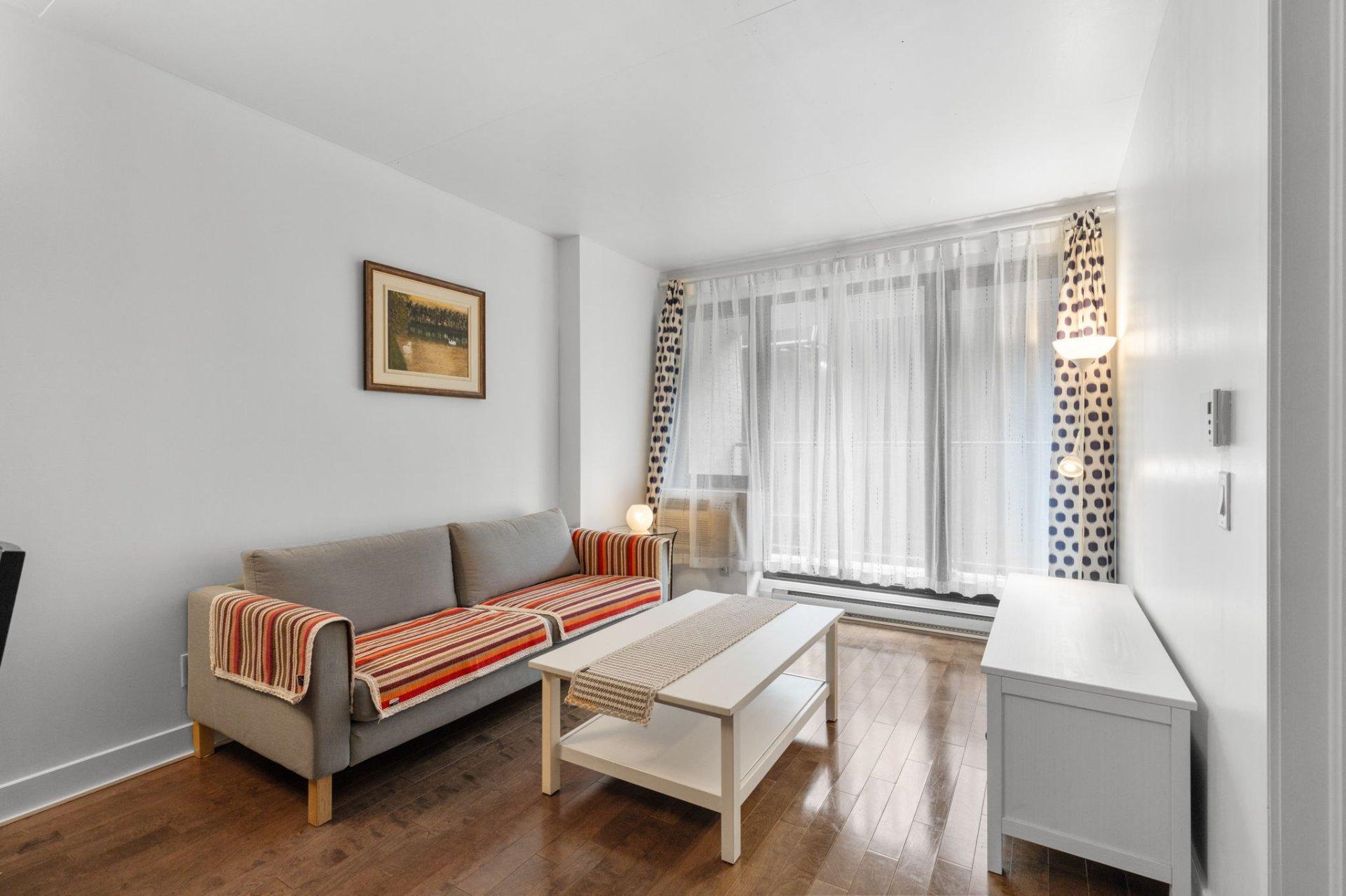 









1414


Rue Chomedey

, 547,
Montréal (Ville-Marie),




QC
H3H0A2

