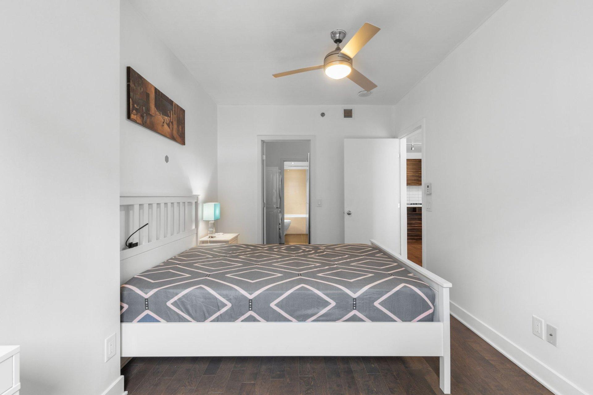 









1414


Rue Chomedey

, 547,
Montréal (Ville-Marie),




QC
H3H0A2

