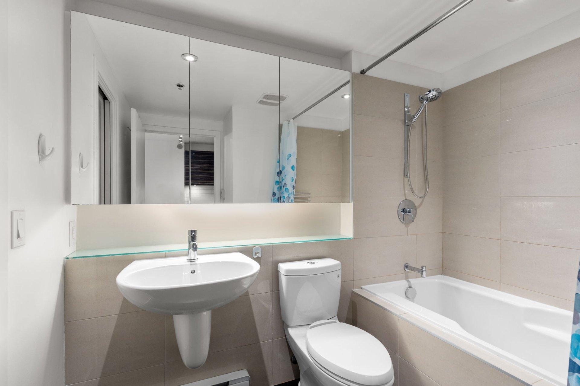 









1414


Rue Chomedey

, 547,
Montréal (Ville-Marie),




QC
H3H0A2

